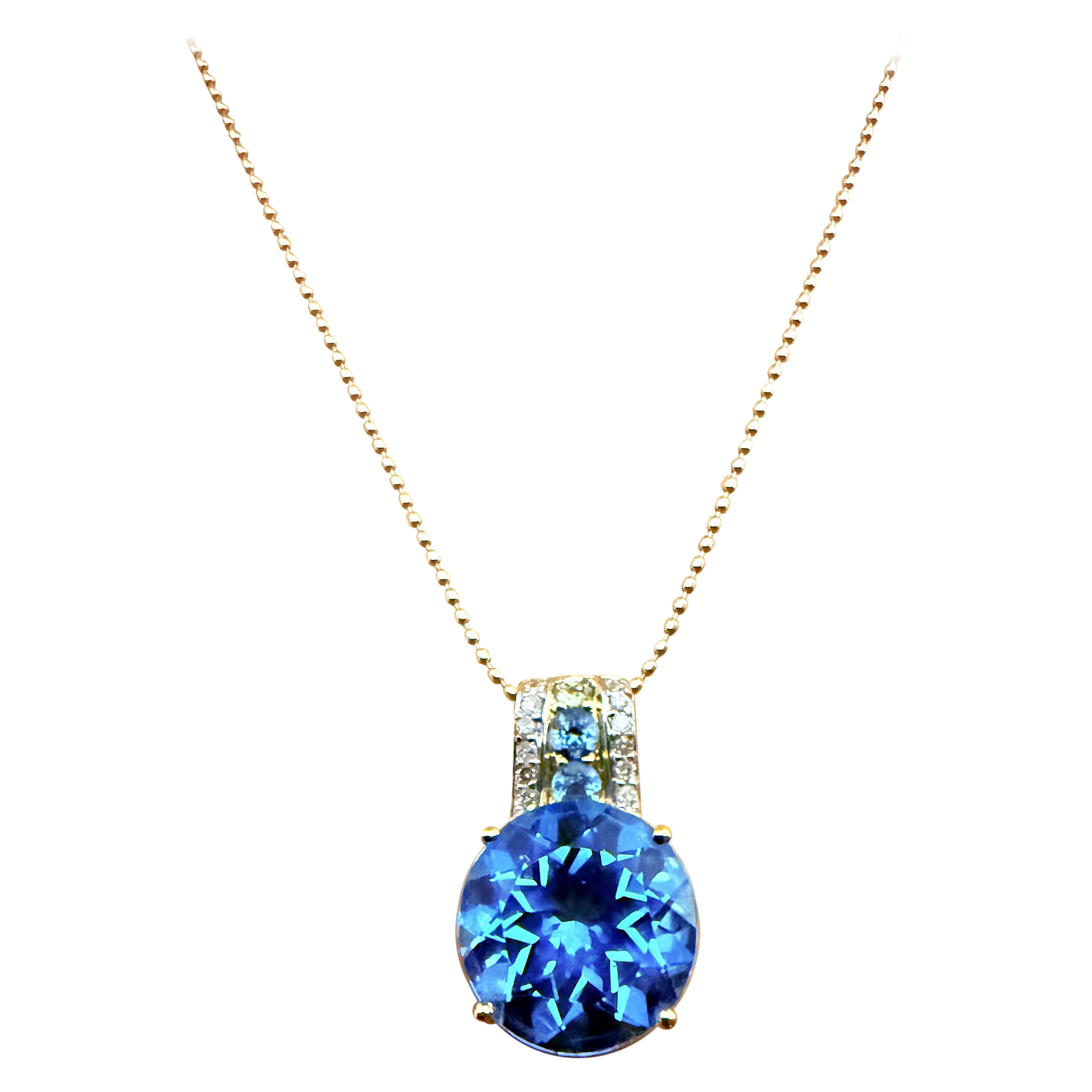 14k Yellow Gold 5 Carat Topaz, Peridot 
Diamond Pendant Necklace en vente