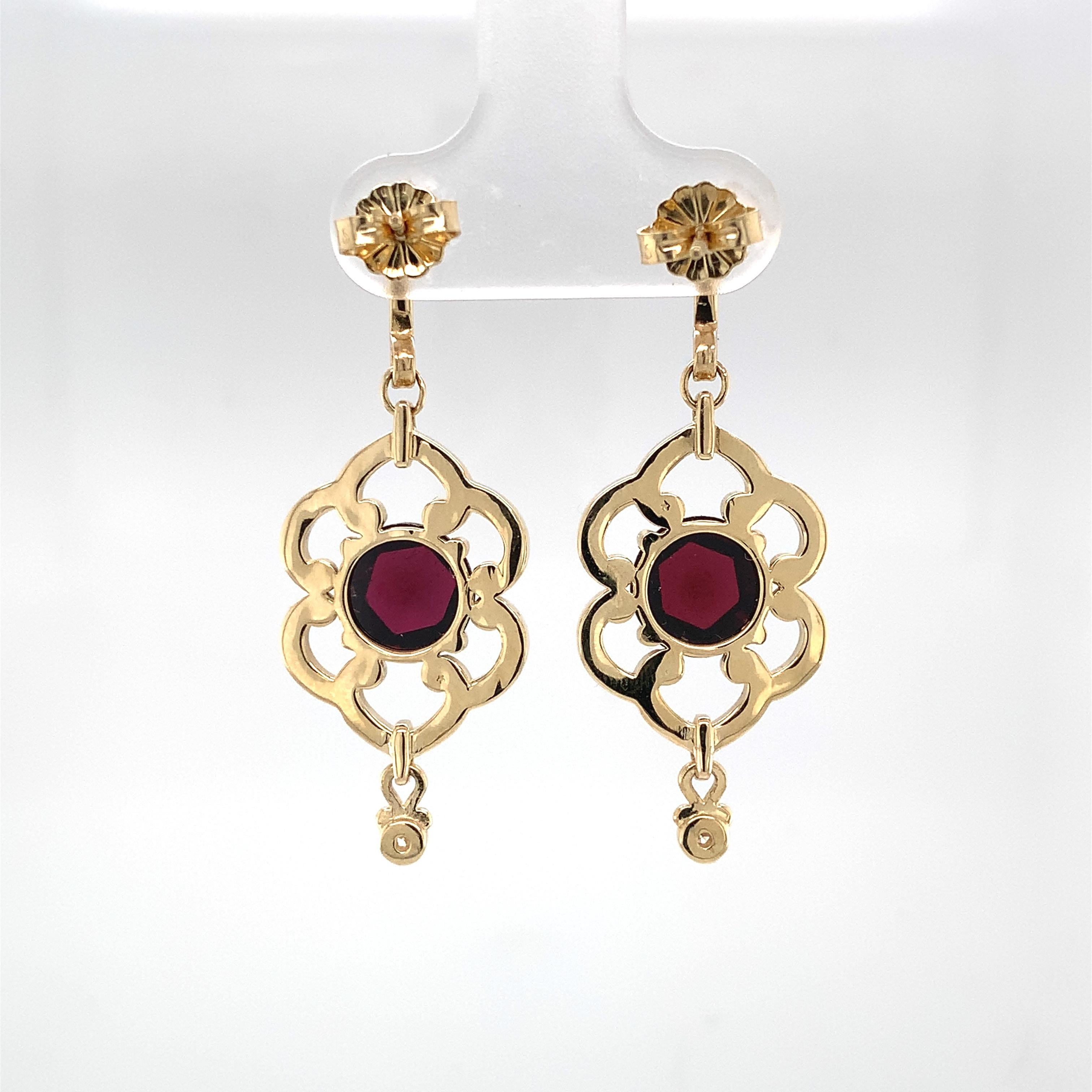 Women's 14K yellow gold 5 carat tw Garnet Dangle Drop Earrings For Sale