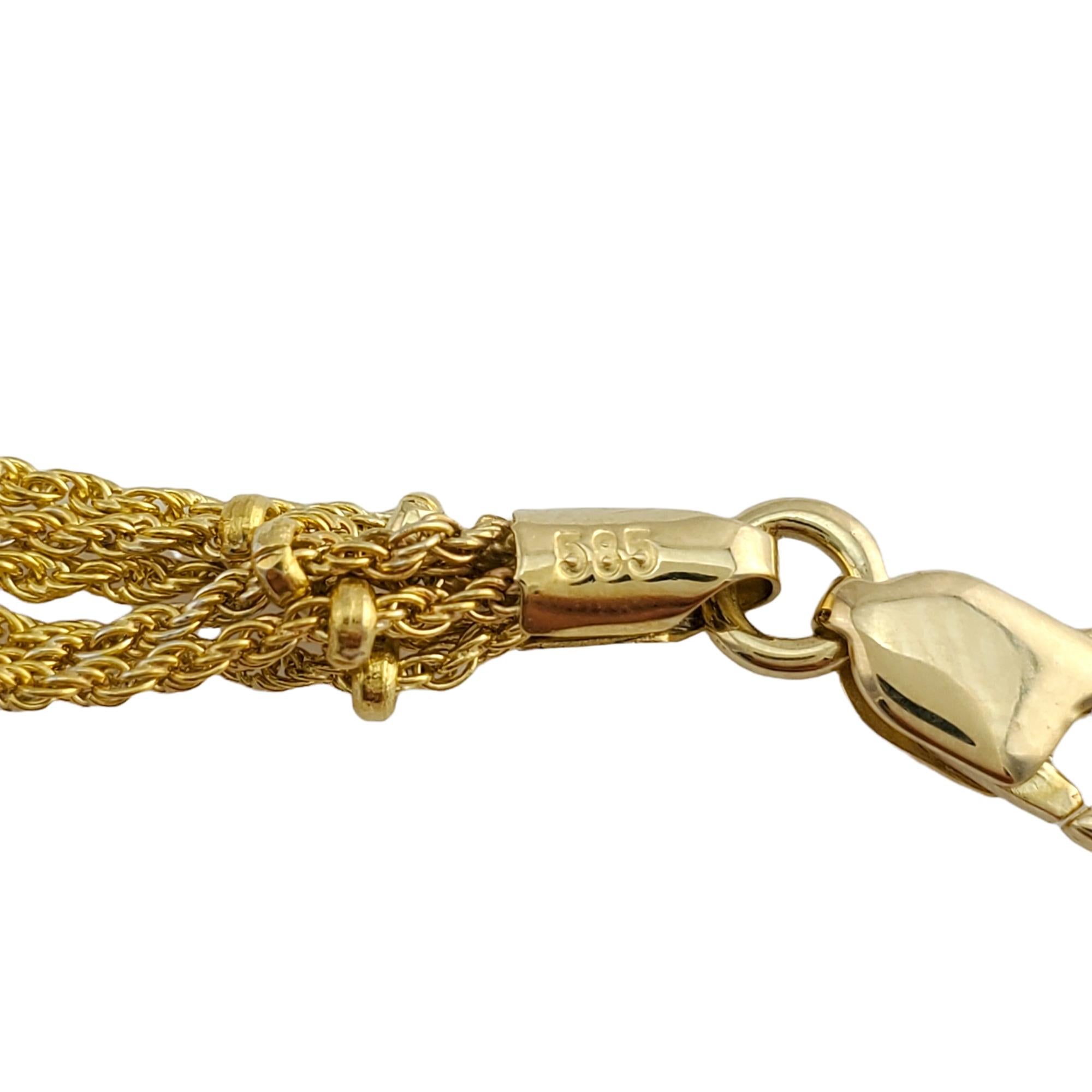 Collier à 5 chaînes en or jaune 14K

Cette pièce complexe comporte un collier à 5 chaînes superposées en or jaune 14K.

Longueur de la chaîne : 16.5 in.

Poids : 16,5 g/ 10,6 dwt

Très bon état, polissage professionnel.

Seront emballés dans une
