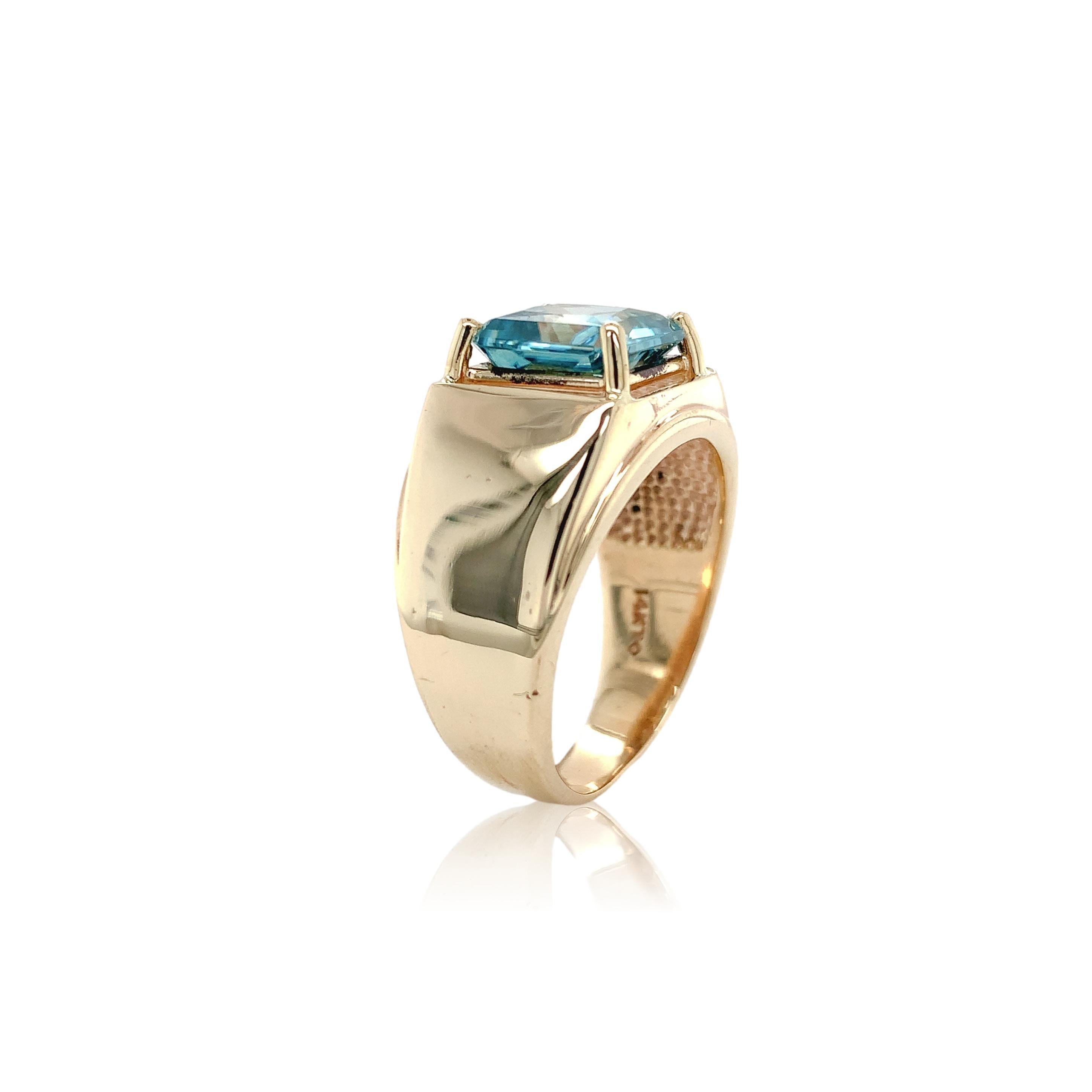 Taille carrée Bague homme en or jaune 14 carats 5.27 carats Zircon bleu taille 9 en vente