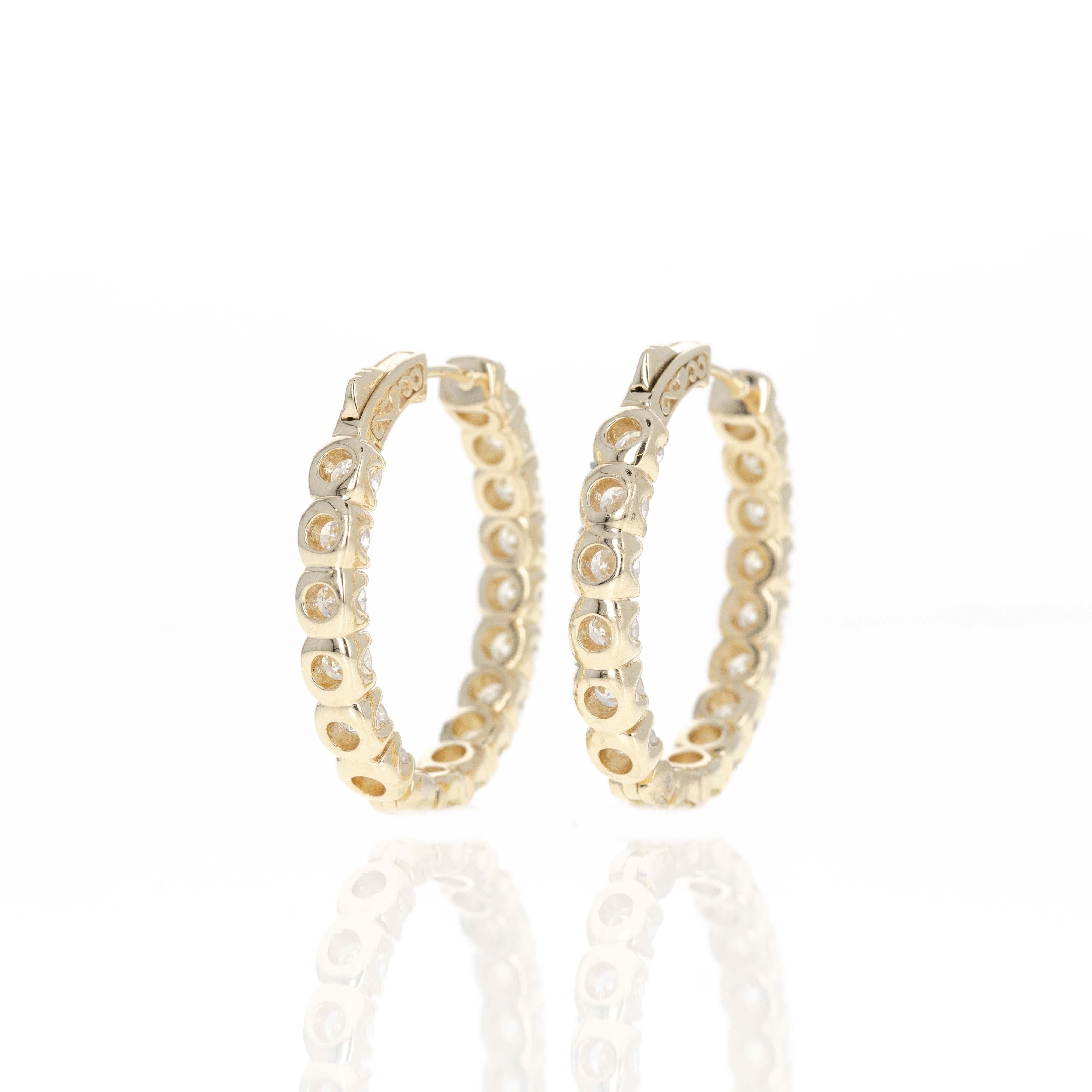 Créoles en or jaune 14 carats avec diamants ronds de 5,30 carats à l'intérieur et à l'extérieur Pour femmes en vente