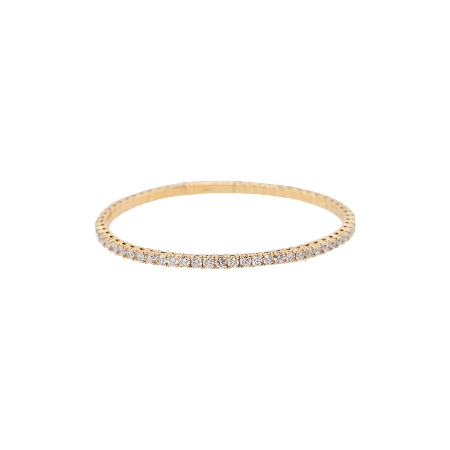 Ce magnifique bracelet de tennis en diamant de 5,40ctw est en excellent état et est prêt à être expédié !

Le design sans couture et la fabrication exquise de ce bracelet tennis à diamants de 5,40ctw garantissent un ajustement confortable et un