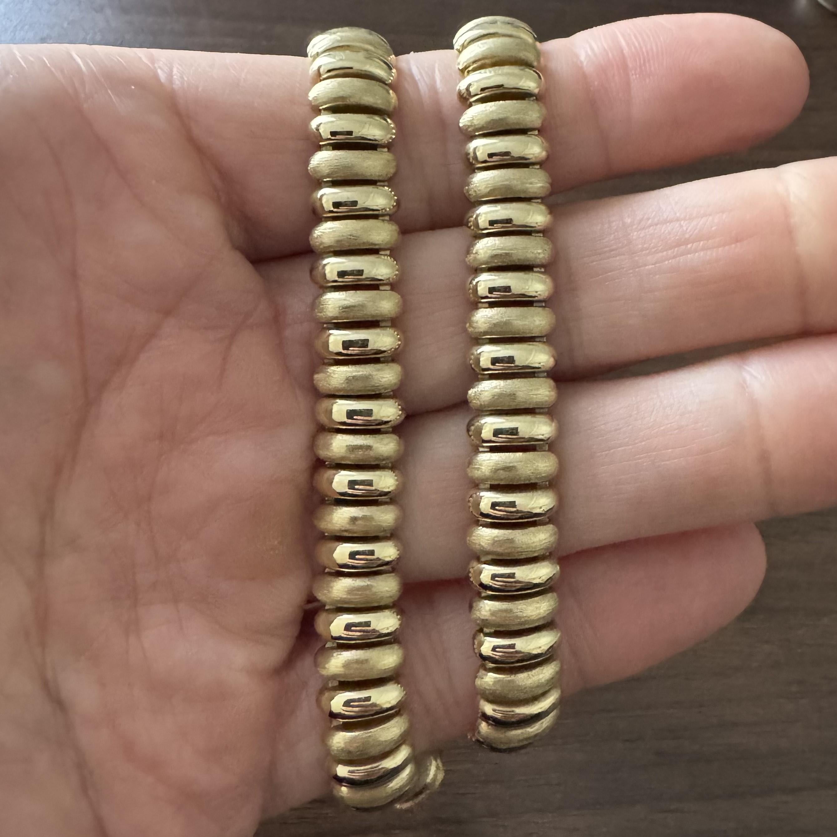 Estado:  Excelente estado, limpiado y pulido profesionalmente
Metal: Oro de 14 quilates (marcado y probado profesionalmente)
Peso: 54,6 g
Longitud: 16 pulgadas
Anchura: 10 mm
Cierre: Inserto de lengüeta de caja con pestillo de seguridad
Marcas: