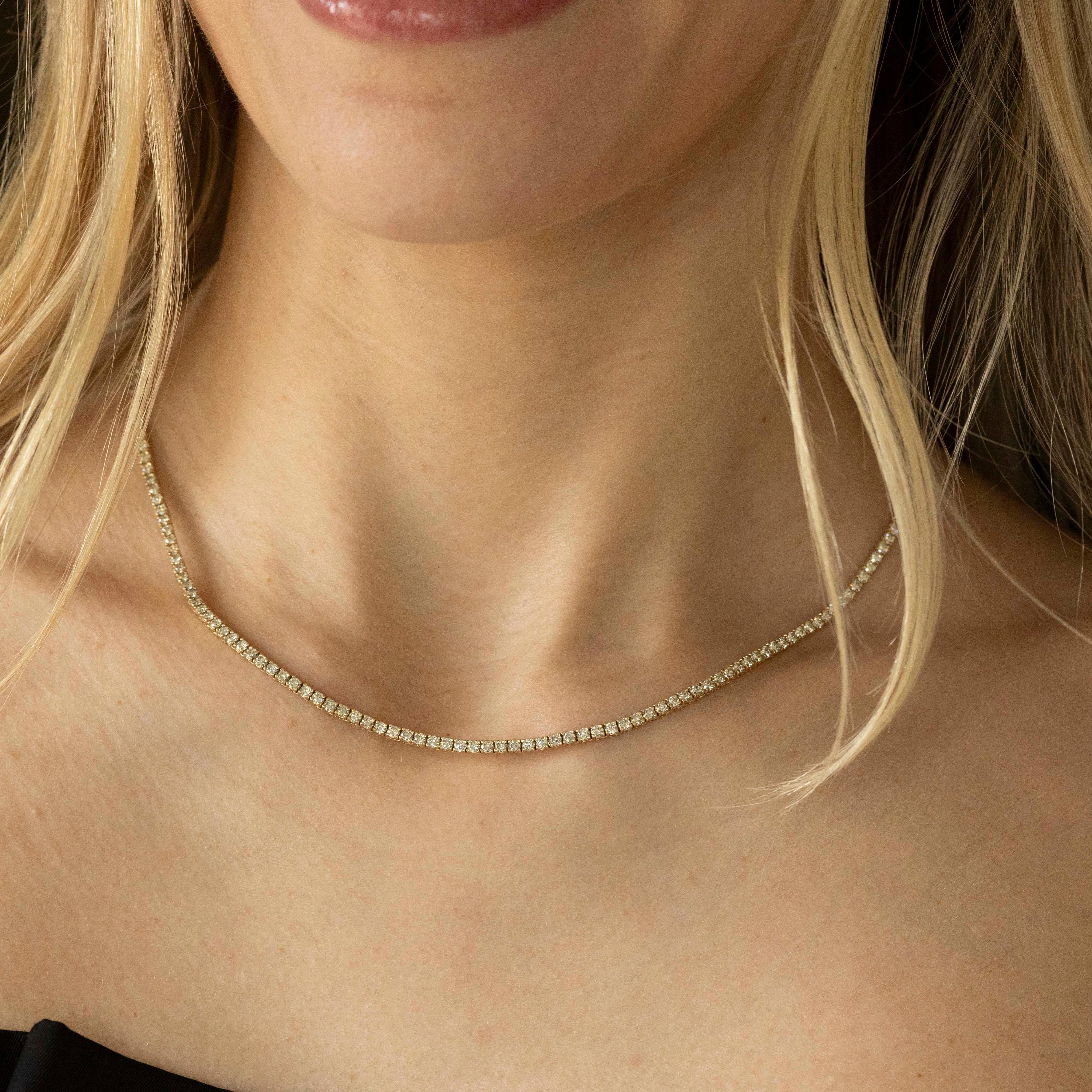 Collier tennis en or jaune 14 carats avec diamants ronds de 5,99 carats Pour femmes en vente