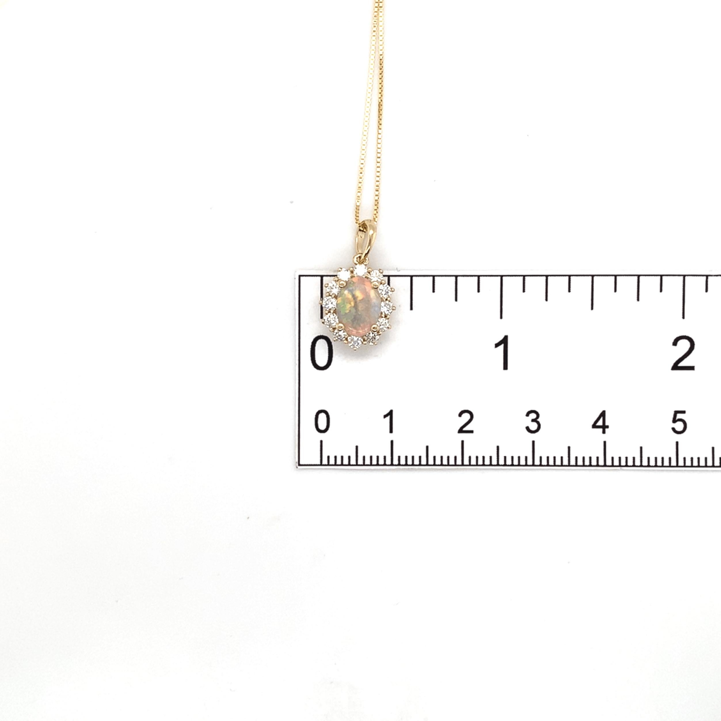Pendentif en or jaune 14K avec une opale australienne de .59ct et un halo de diamant de .45cttw en vente 4