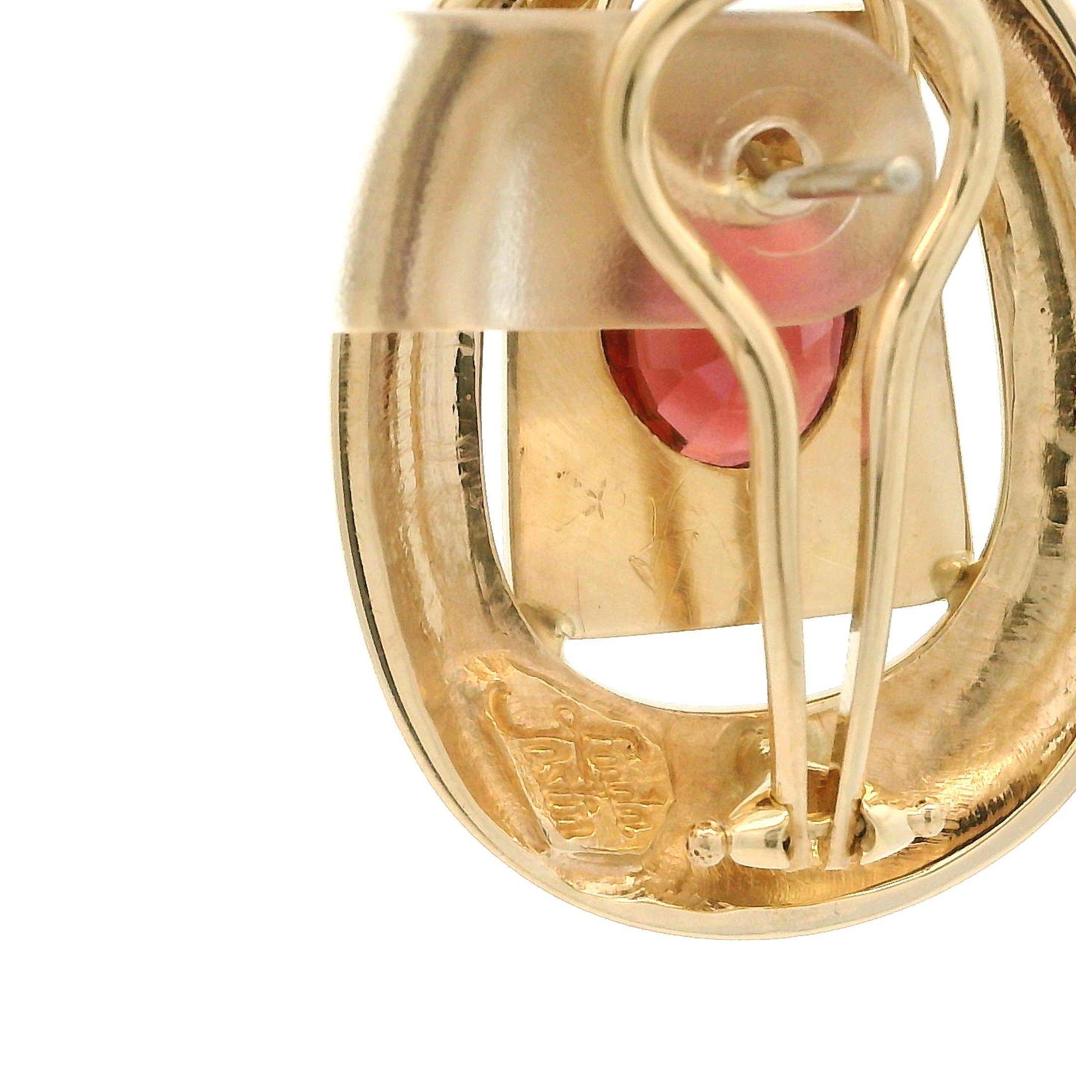 Boucles d'oreilles Omega en or jaune 14k 5ctw Garnet Large Oval Dual Finish Geometric Back Earrings en vente 1