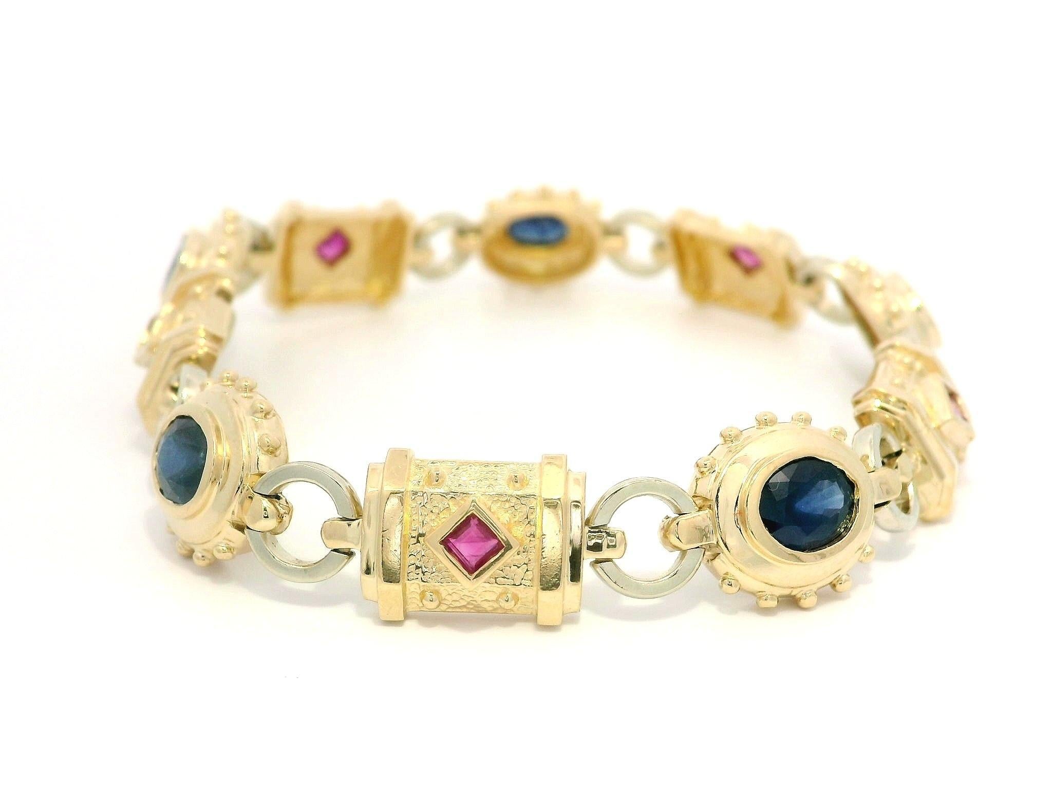 Taglio ovale Bracciale geometrico in oro giallo 14k con zaffiro ovale da 5 carati e rubino quadrato A Link in vendita