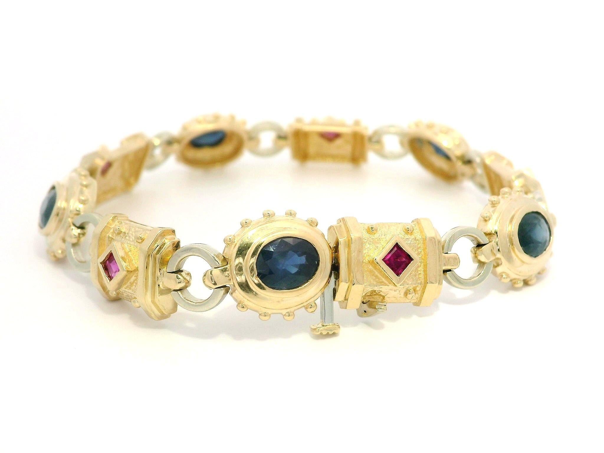 Bracciale geometrico in oro giallo 14k con zaffiro ovale da 5 carati e rubino quadrato A Link In condizioni ottime in vendita a Montclair, NJ