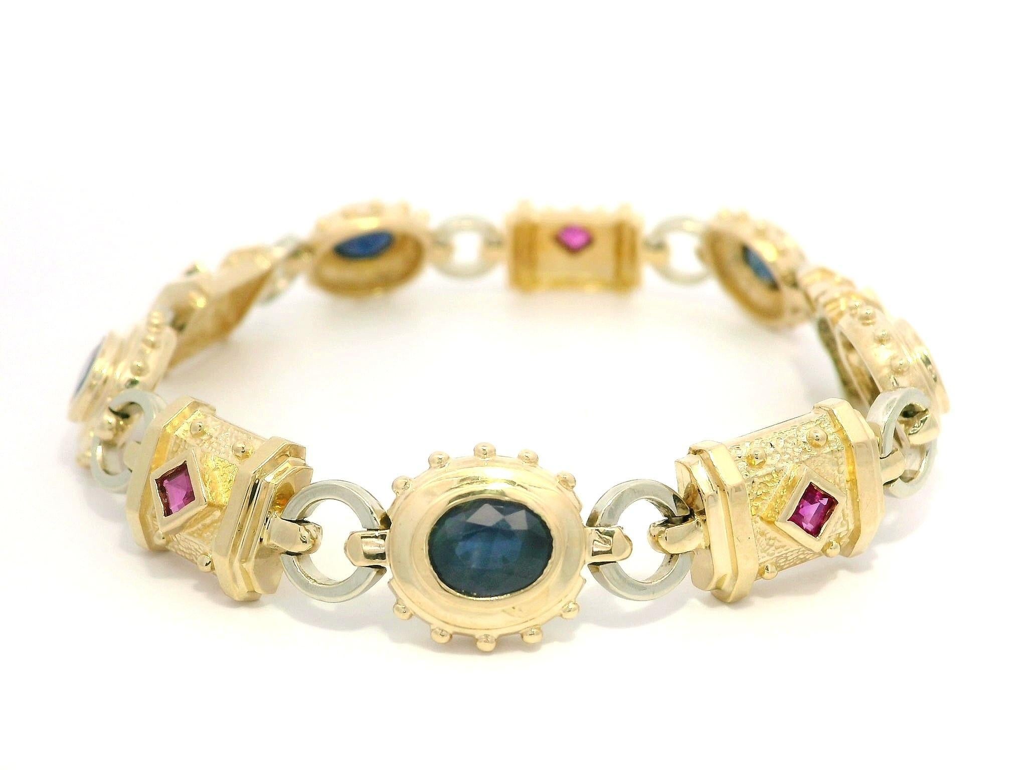 Donna Bracciale geometrico in oro giallo 14k con zaffiro ovale da 5 carati e rubino quadrato A Link in vendita