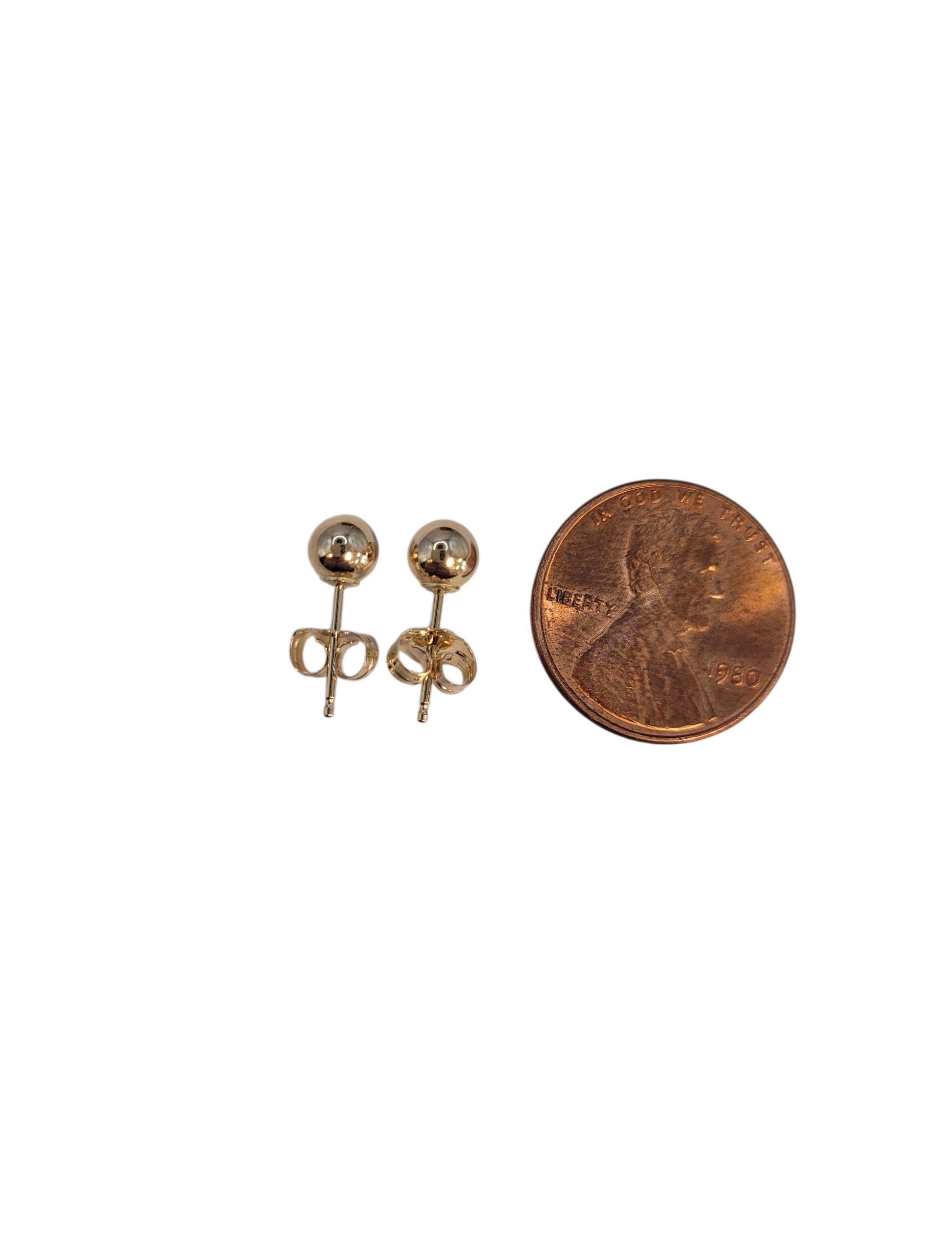 Boucles d'oreilles en or jaune 14k Ball and Ball 5mm #23215 en vente 1