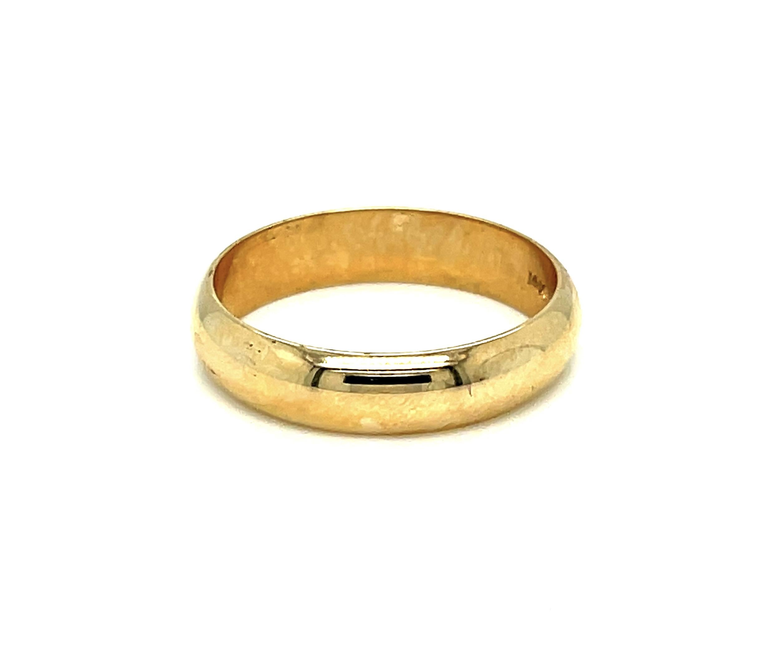 Classic Wedding Band

Set in 14K Yellow Gold

5mm

Size 9.25

Weight: 4.90 grams

Pre-owned

