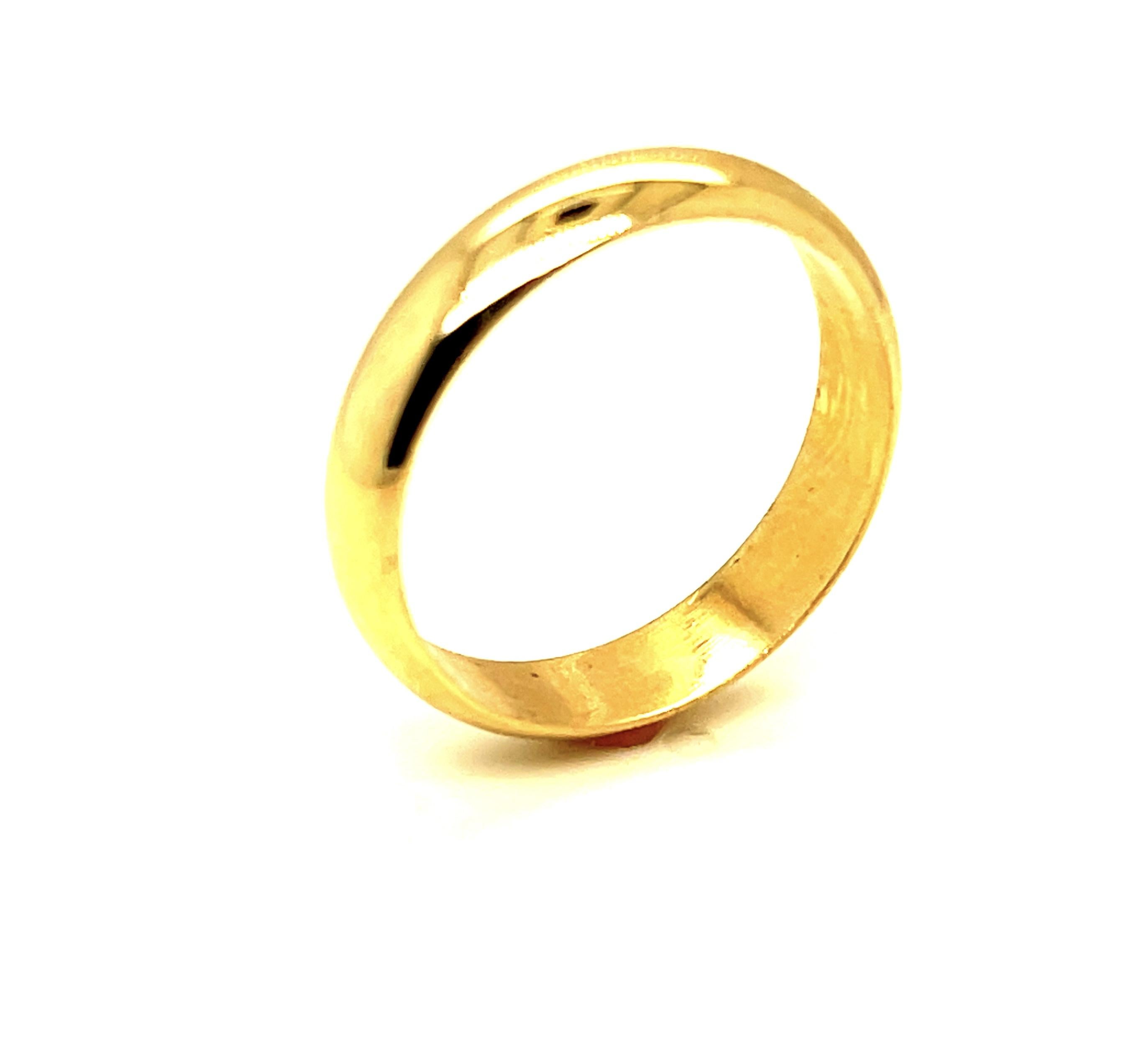 Contemporary 14K Yellow Gold Wedding Band Regular Fit For Sale