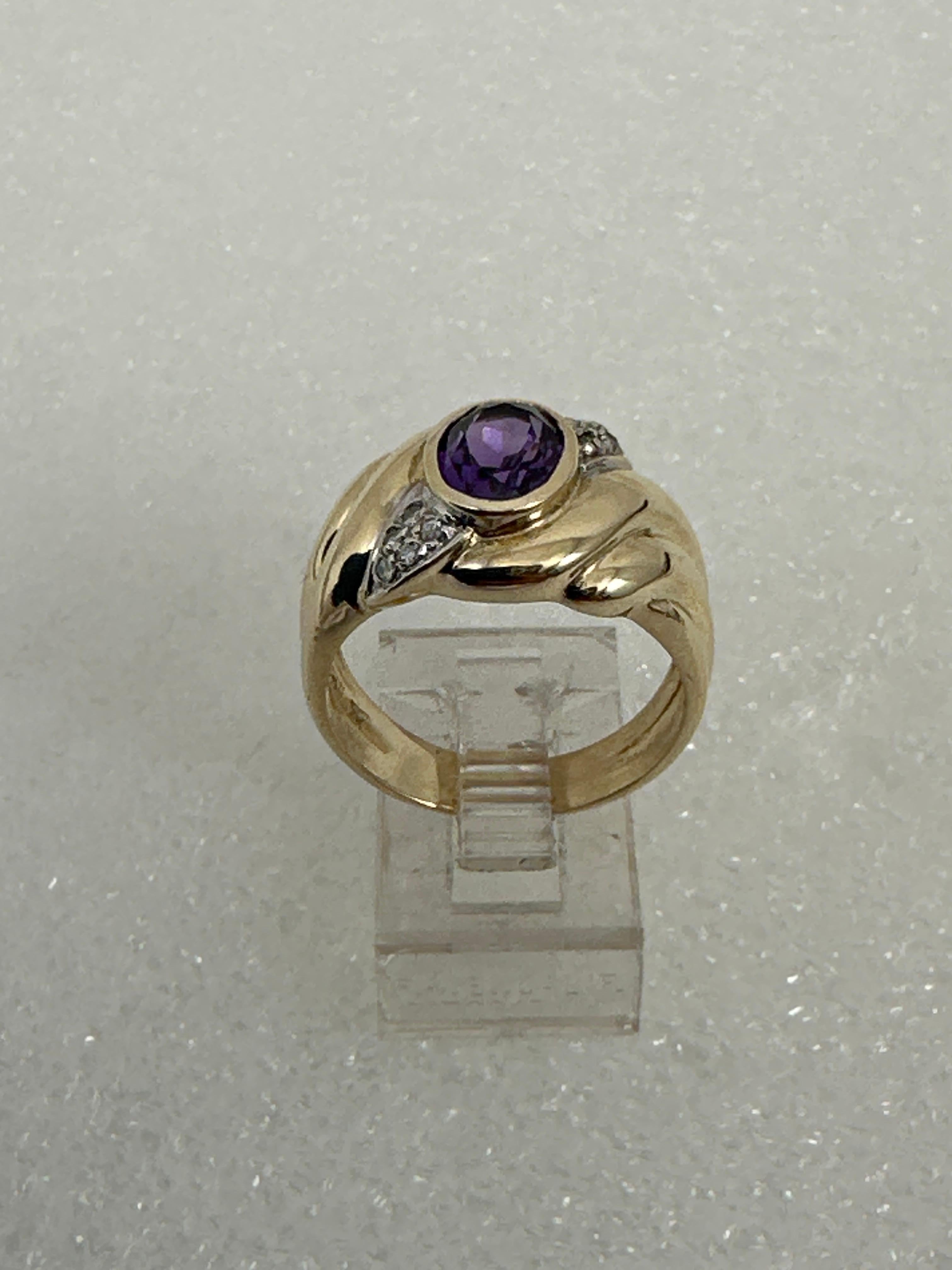 Modern 14k Yellow Gold ~ 5mm x 7mm Oval Amethyst ~ 5 ~ Diamonds ~ Ring ~ Size 7 For Sale