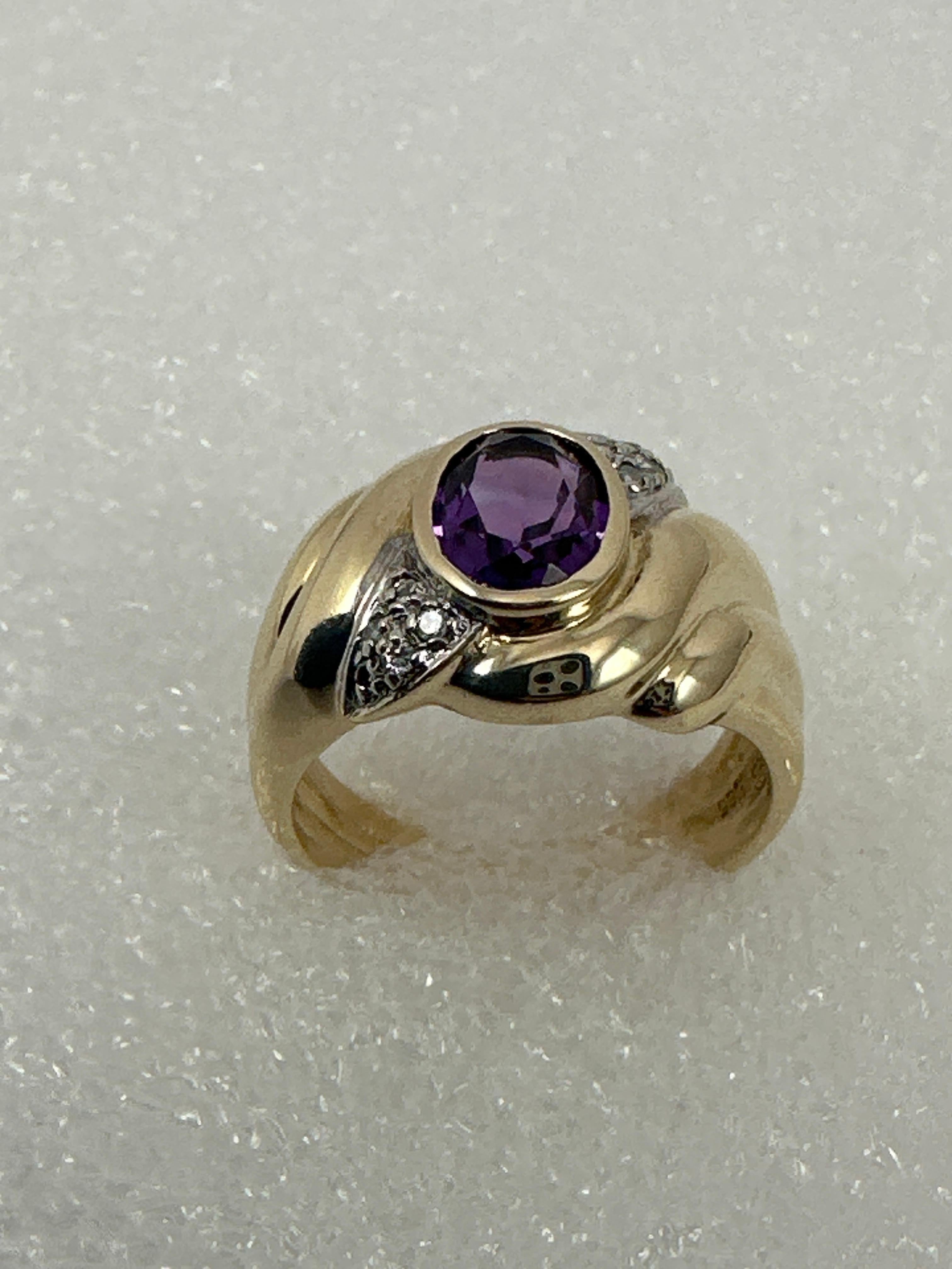 Women's 14k Yellow Gold ~ 5mm x 7mm Oval Amethyst ~ 5 ~ Diamonds ~ Ring ~ Size 7 For Sale
