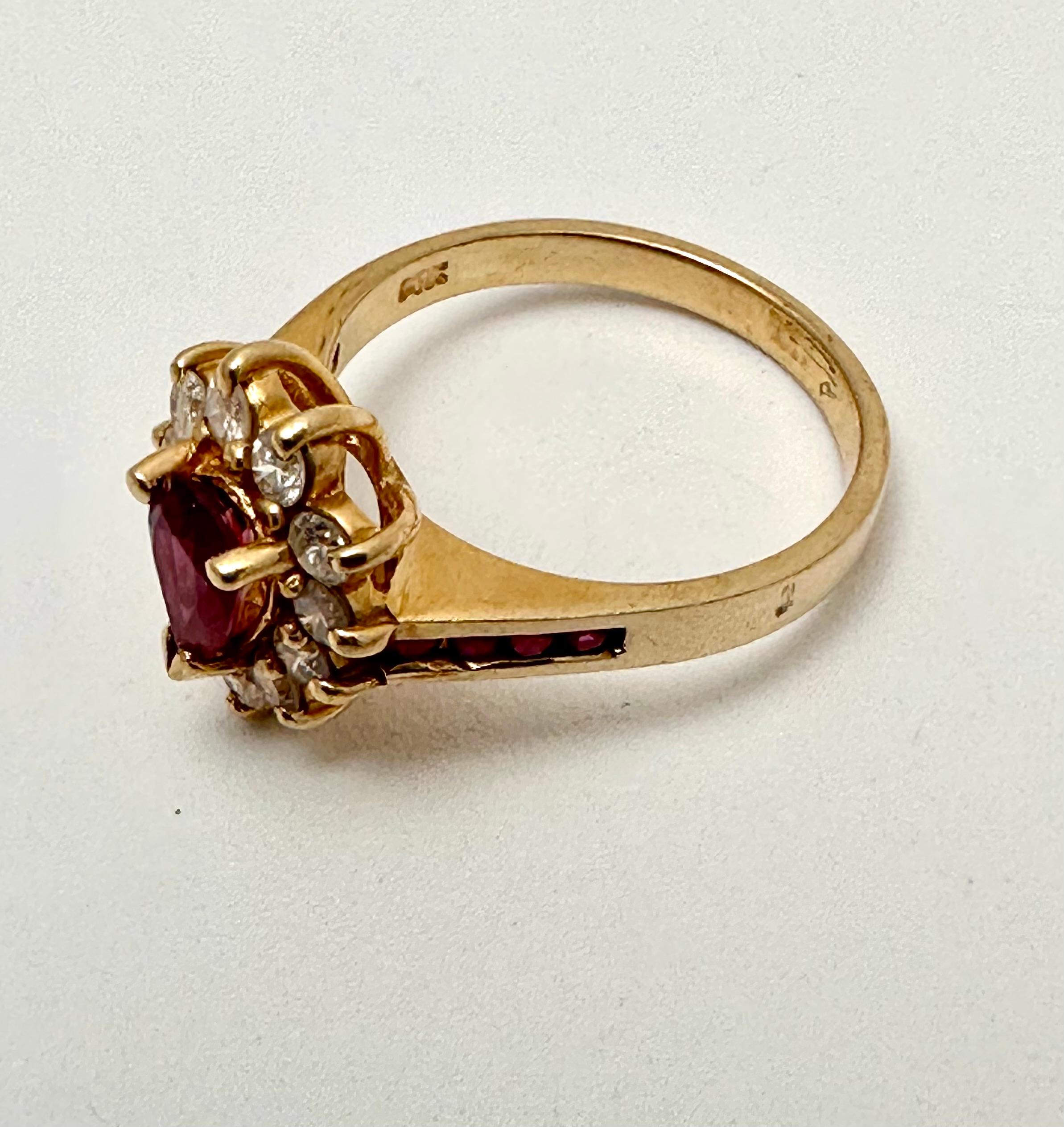 14k Gelbgold 5 mm x 7 mm Birnenförmiger Rubin mit umgebenden Diamanten Ring Gr. 6 1/2 im Angebot 5