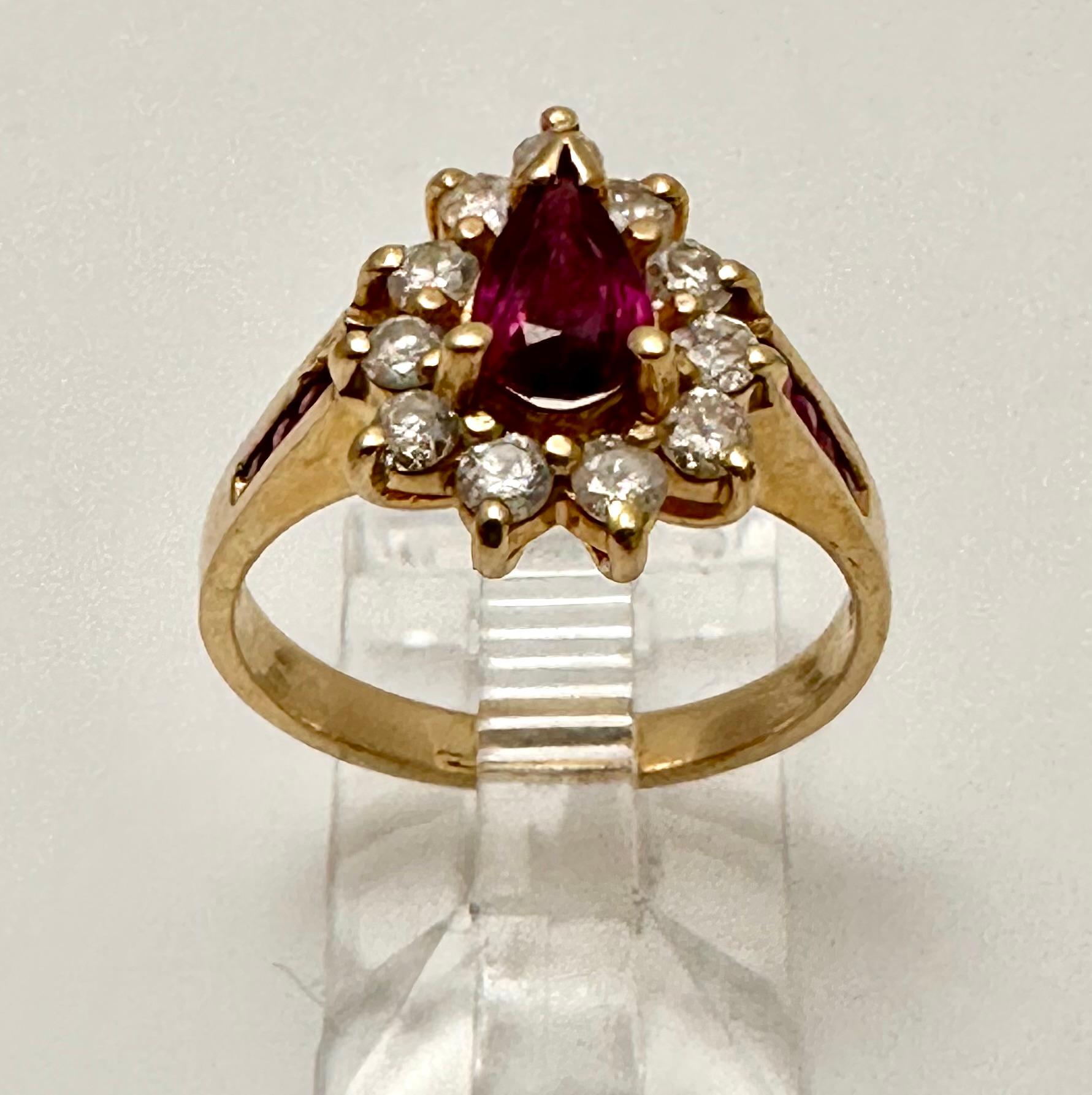 14k Gelbgold 5 mm x 7 mm Birnenförmiger Rubin mit umgebenden Diamanten Ring Gr. 6 1/2 im Angebot 1