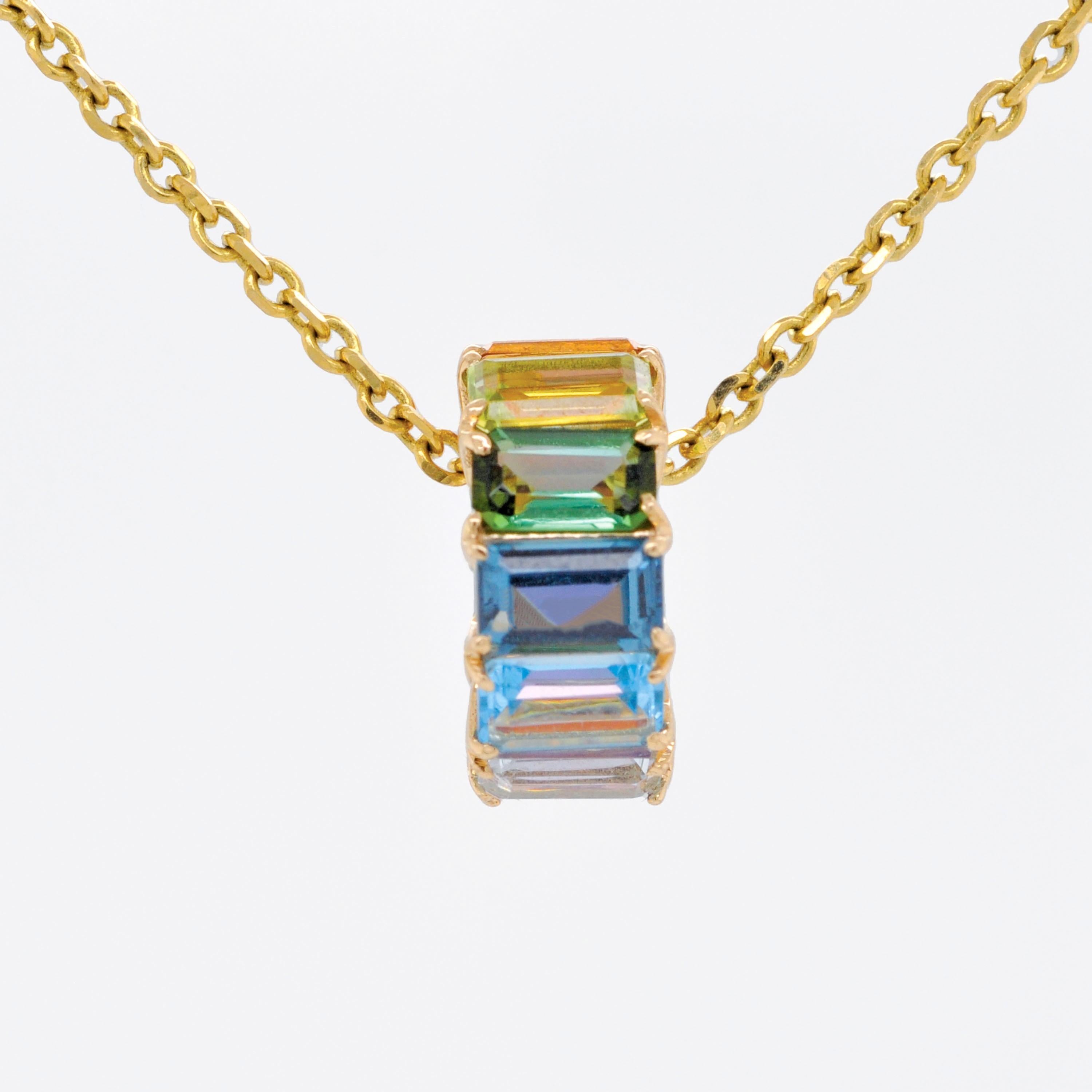 Pendentif rond octogonal en or jaune 14 carats 5 x 3 mm avec pierres précieuses arc-en-ciel Neuf - En vente à Jaipur, Rajasthan