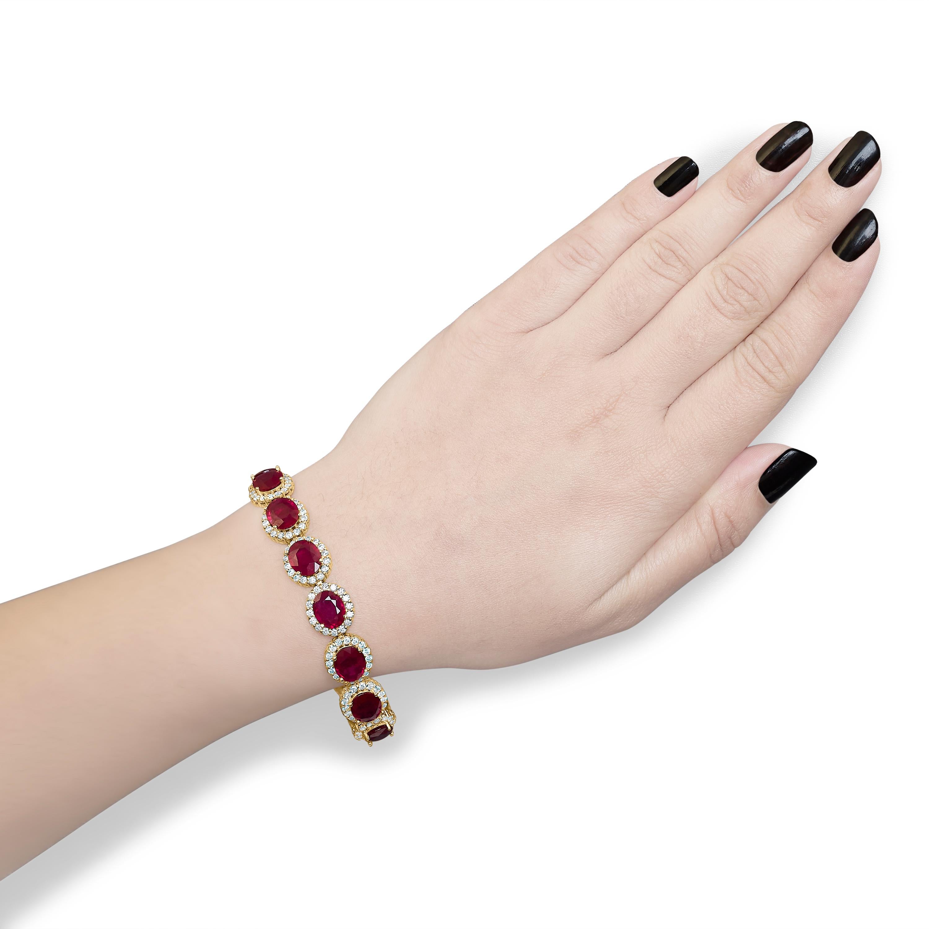 Bracelet à maillons en or jaune 14 carats avec diamants de 6 2/5 carats et rubis rouges ovales de 34.0 carats Neuf - En vente à New York, NY