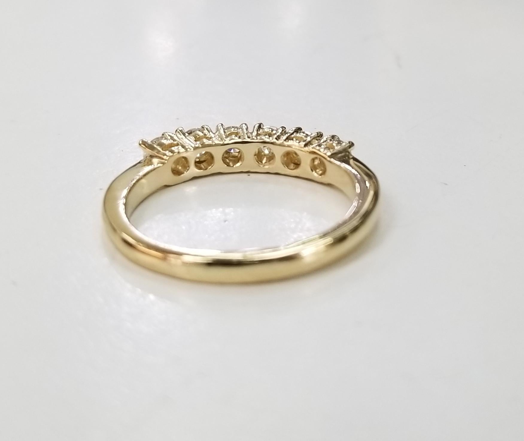 Taille ronde 14 Karat Yellow Gold 6 Diamond Ring Wedding Anniversary Ring .52 Pts en vente