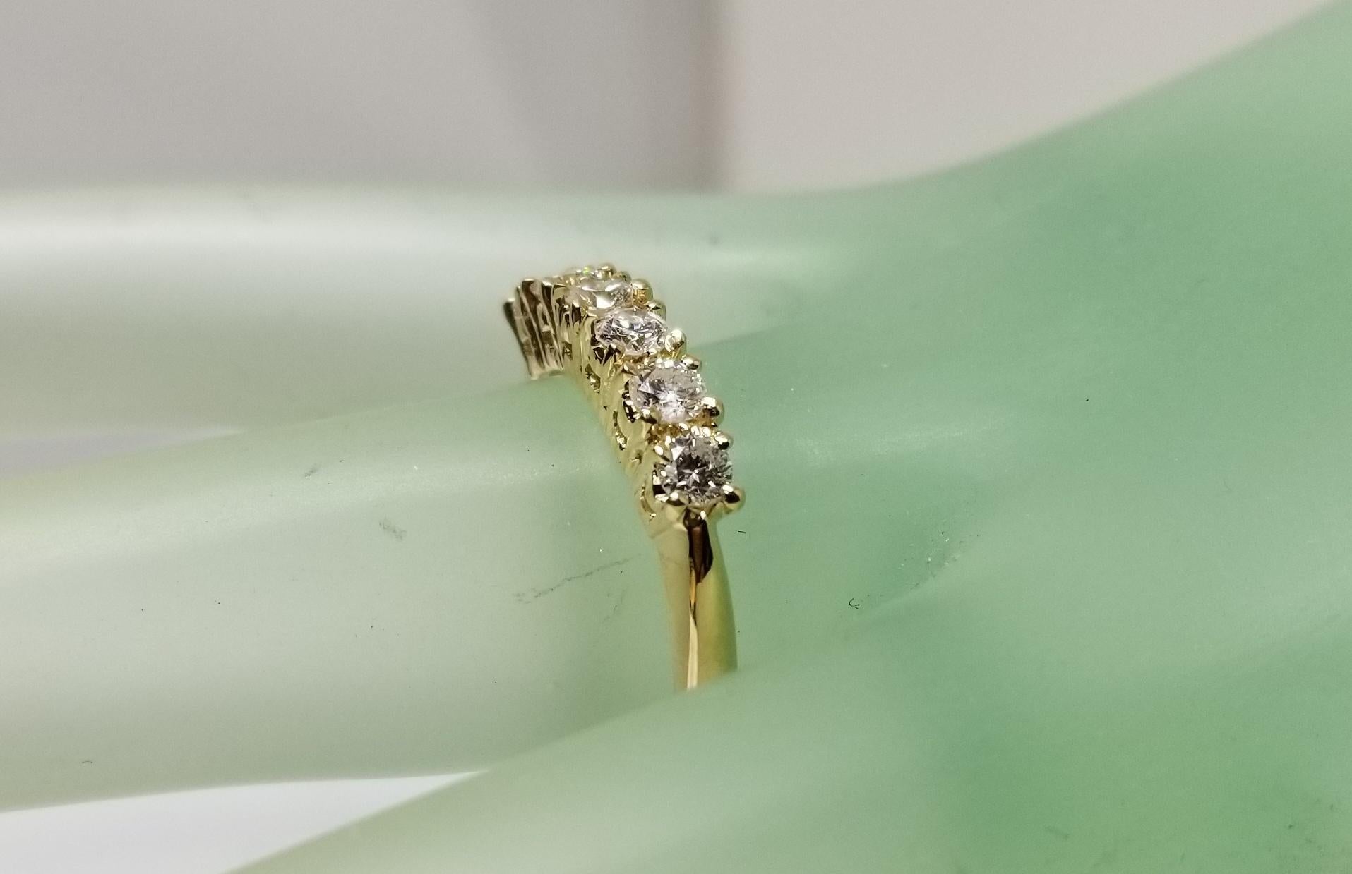 14 Karat Yellow Gold 6 Diamond Ring Wedding Anniversary Ring .52 Pts en vente 2
