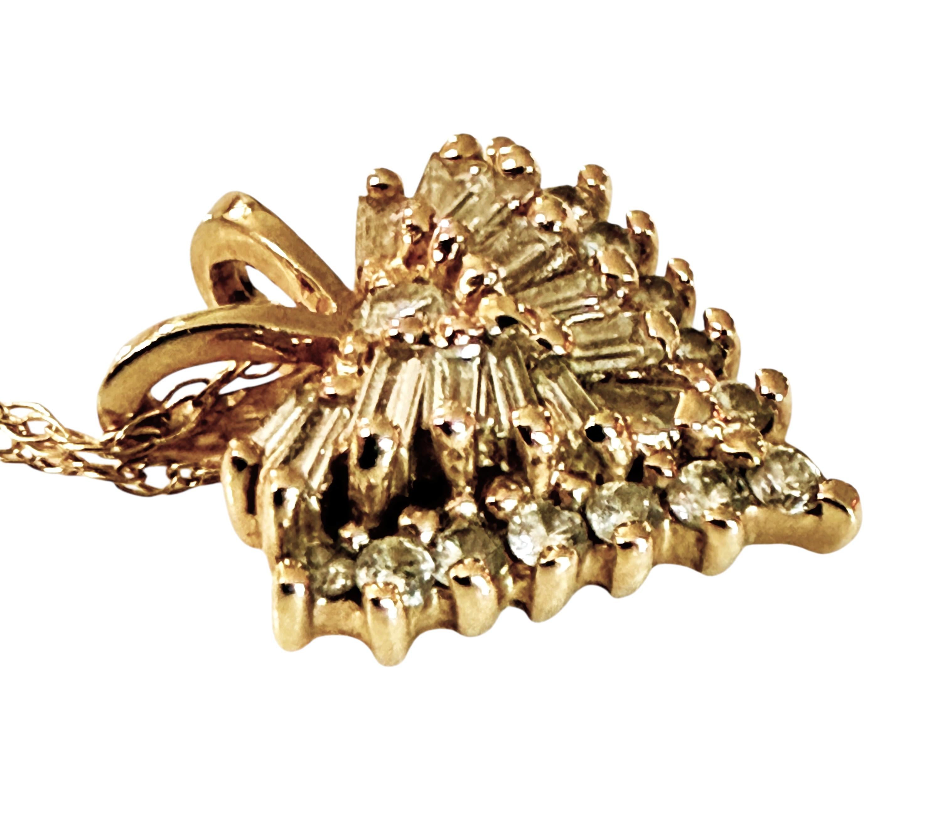 Collar Colgante Corazón Incrustado Oro Amarillo 14K .60 Quilates Diamantes en venta 3