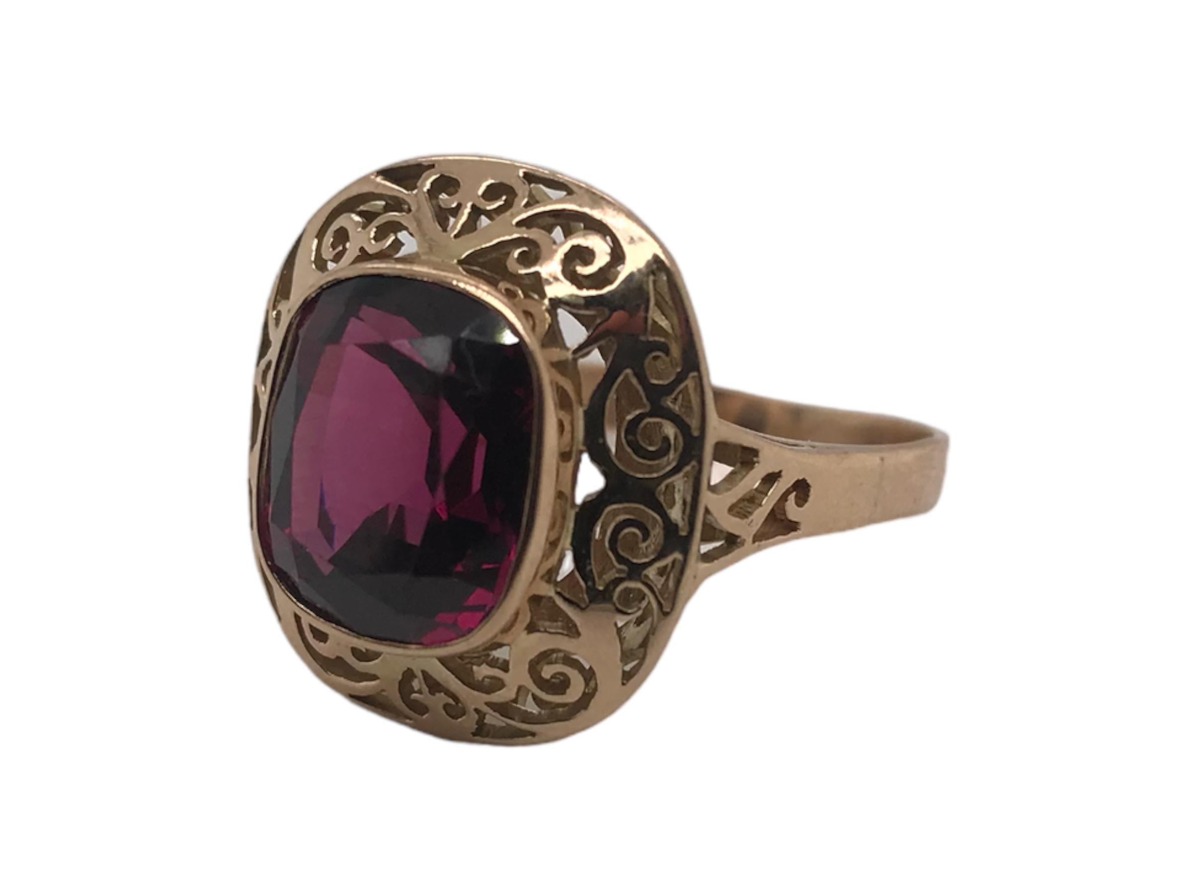 This lovely ring features a stunning Rhodolite Garnet Gemstone, approximately 6.5 Carats.
The ring features lovely filigree accents and has a great presence on the finger.
Rhodolite garnets are known for their rich purple to pink hues. 

Finger