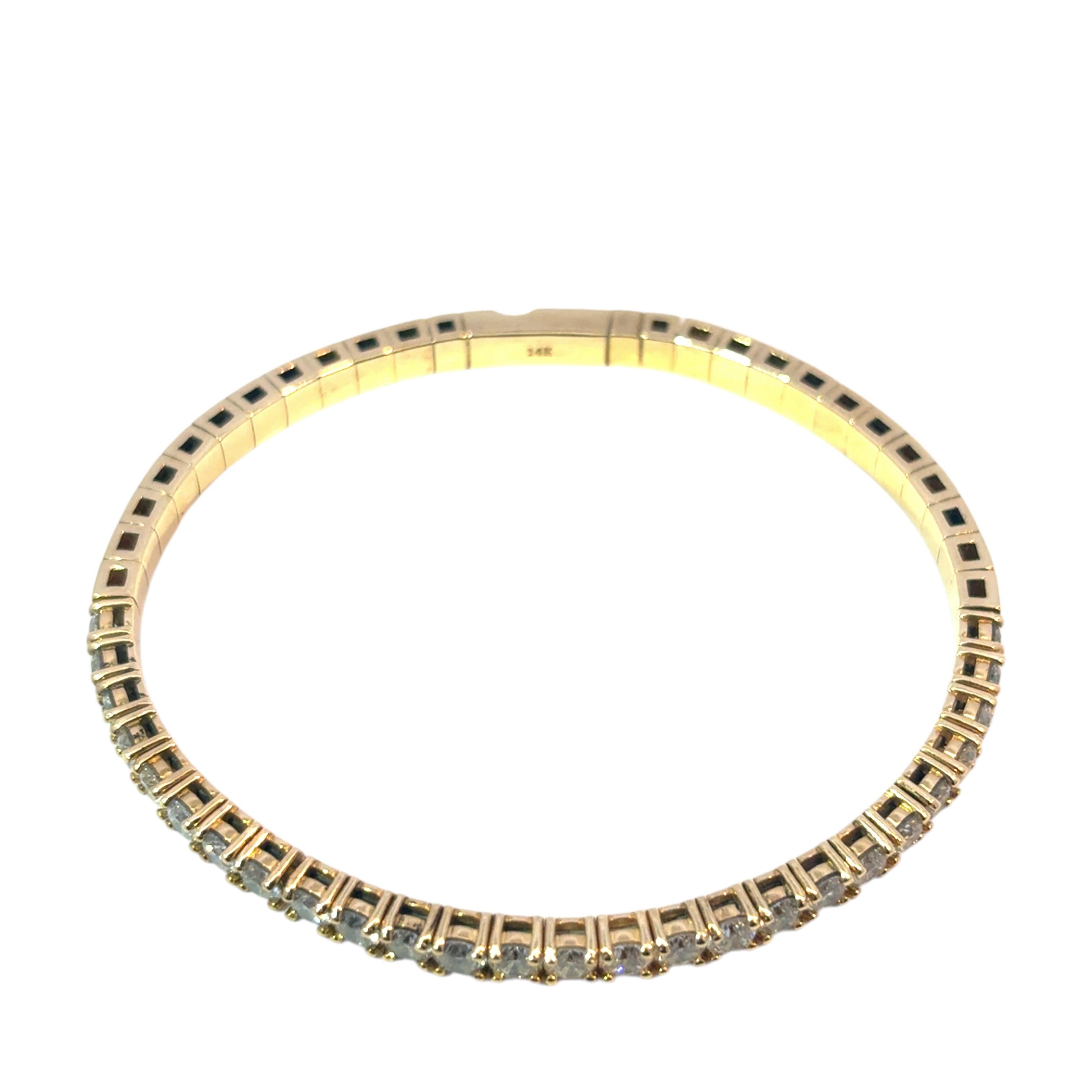 Taille ronde Bracelet jonc en or jaune 14 carats serti de 6,5 carats de diamants en vente