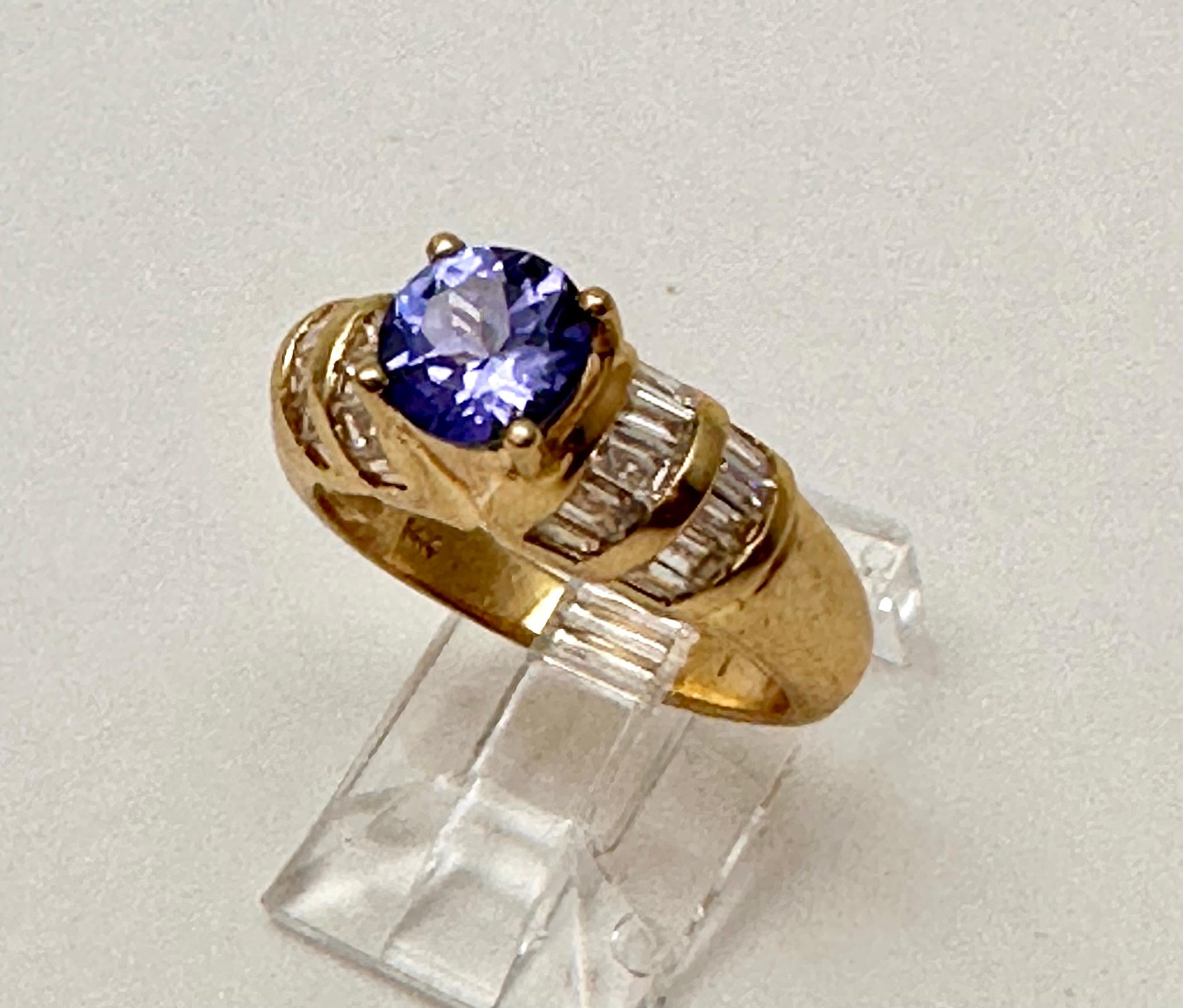 Anillo de oro amarillo de 14k con diamante tanzanita redondo de 6,5 mm talla 6,5 en Nuevo Estado en Las Vegas, NV