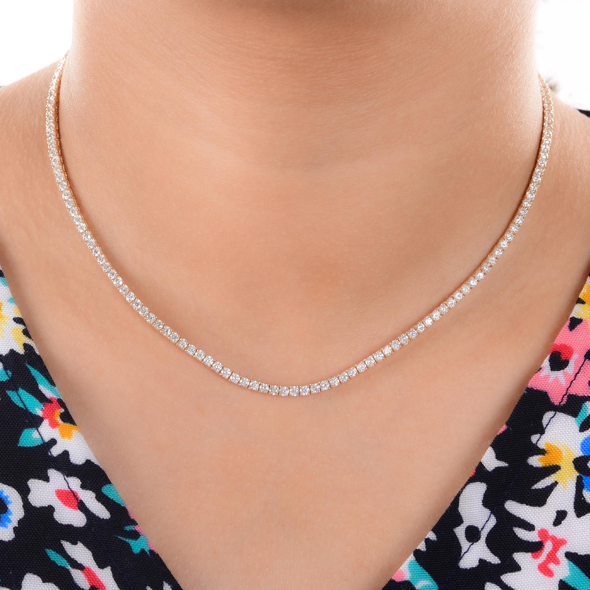 Collier anniversaire en or jaune 14k 6.60 ct Diamant Naturel Tennis Gradué
Ce collier de tennis est conçu avec une rangée continue de pierres rondes finement taillées, serties avec précision pour assurer un éclat et une symétrie sans faille.
Les