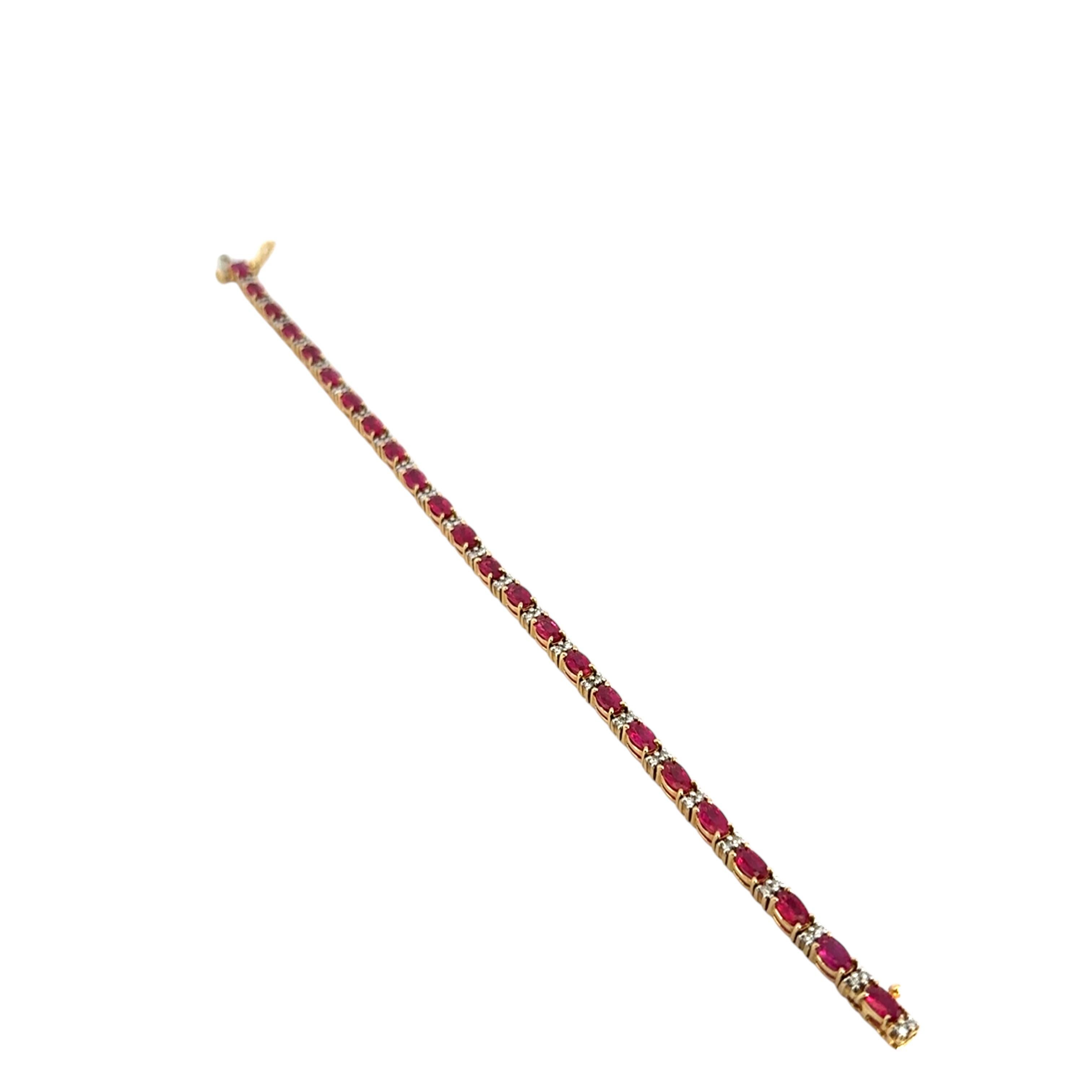 14k Gelbgold Armband mit 6,72 Karat Rubin und 0,32 Karat Diamanten (Gemischter Schliff) im Angebot