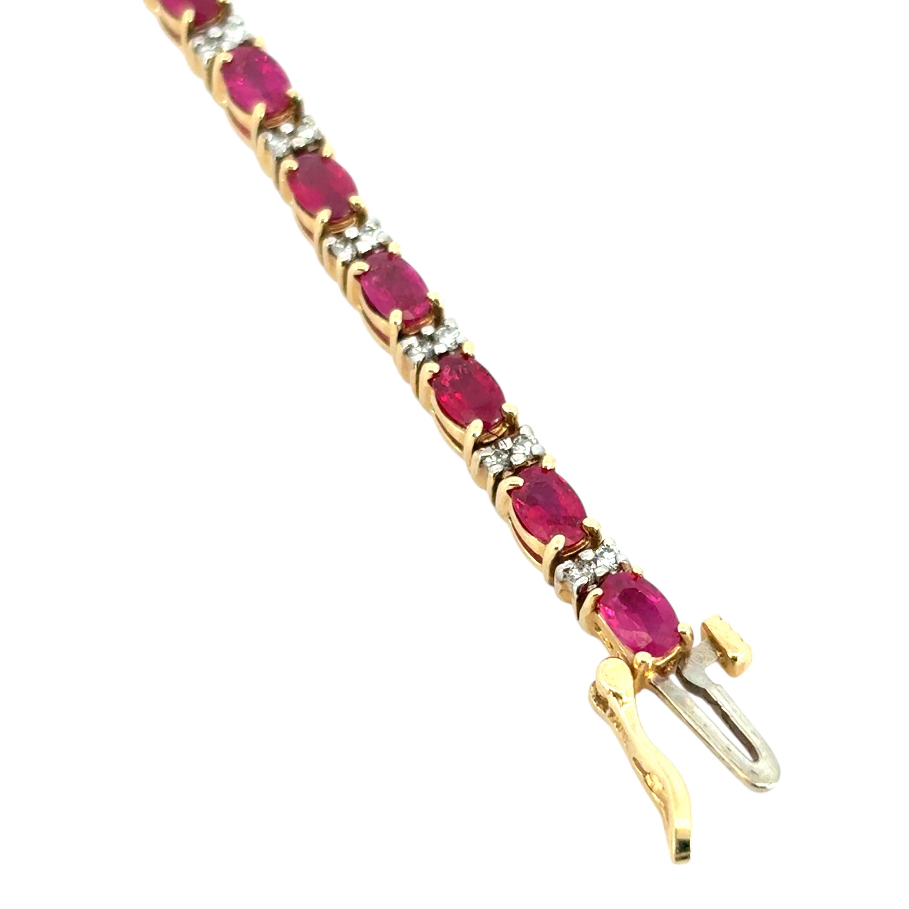 14k Gelbgold Armband mit 6,72 Karat Rubin und 0,32 Karat Diamanten Damen im Angebot