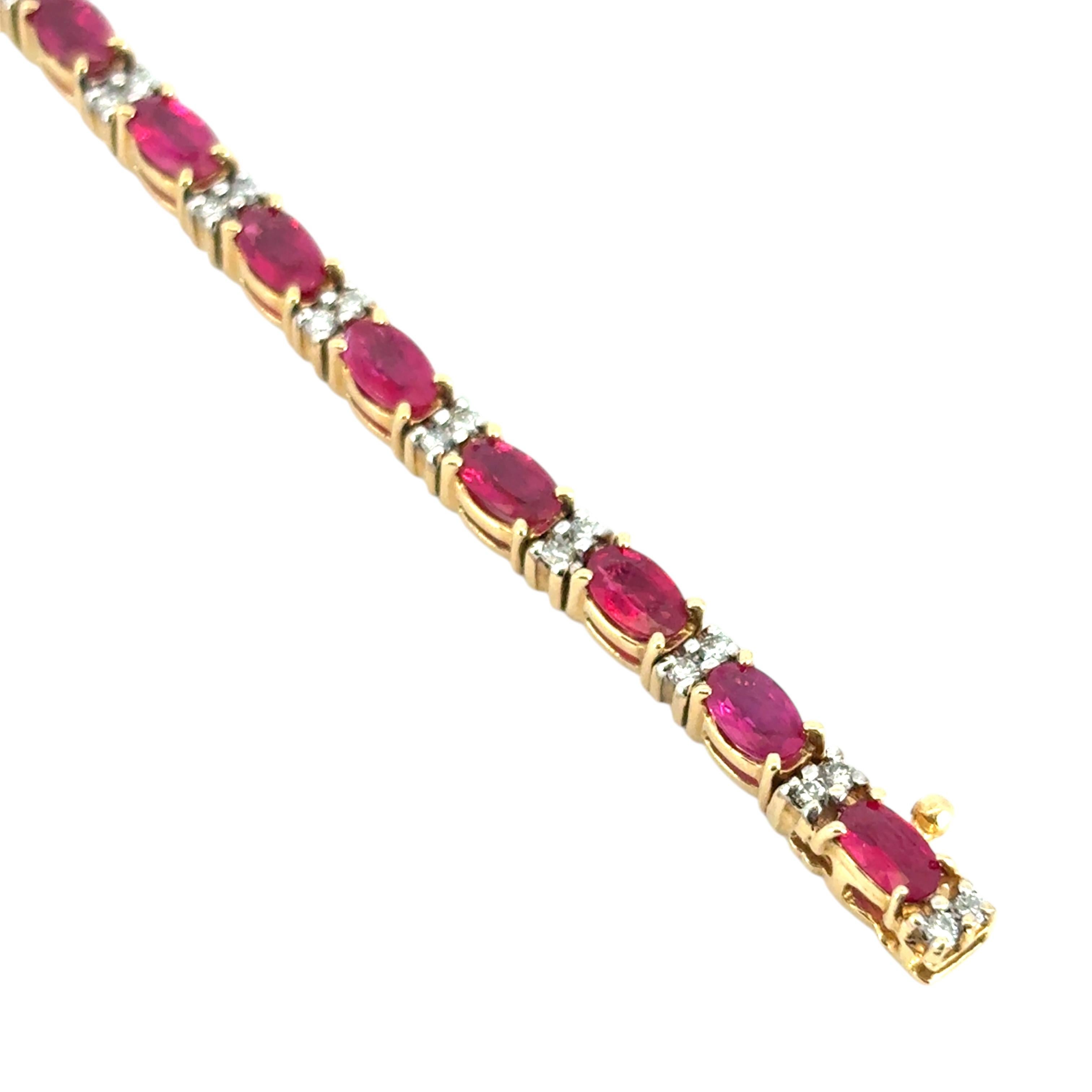 14k Gelbgold Armband mit 6,72 Karat Rubin und 0,32 Karat Diamanten im Angebot 2