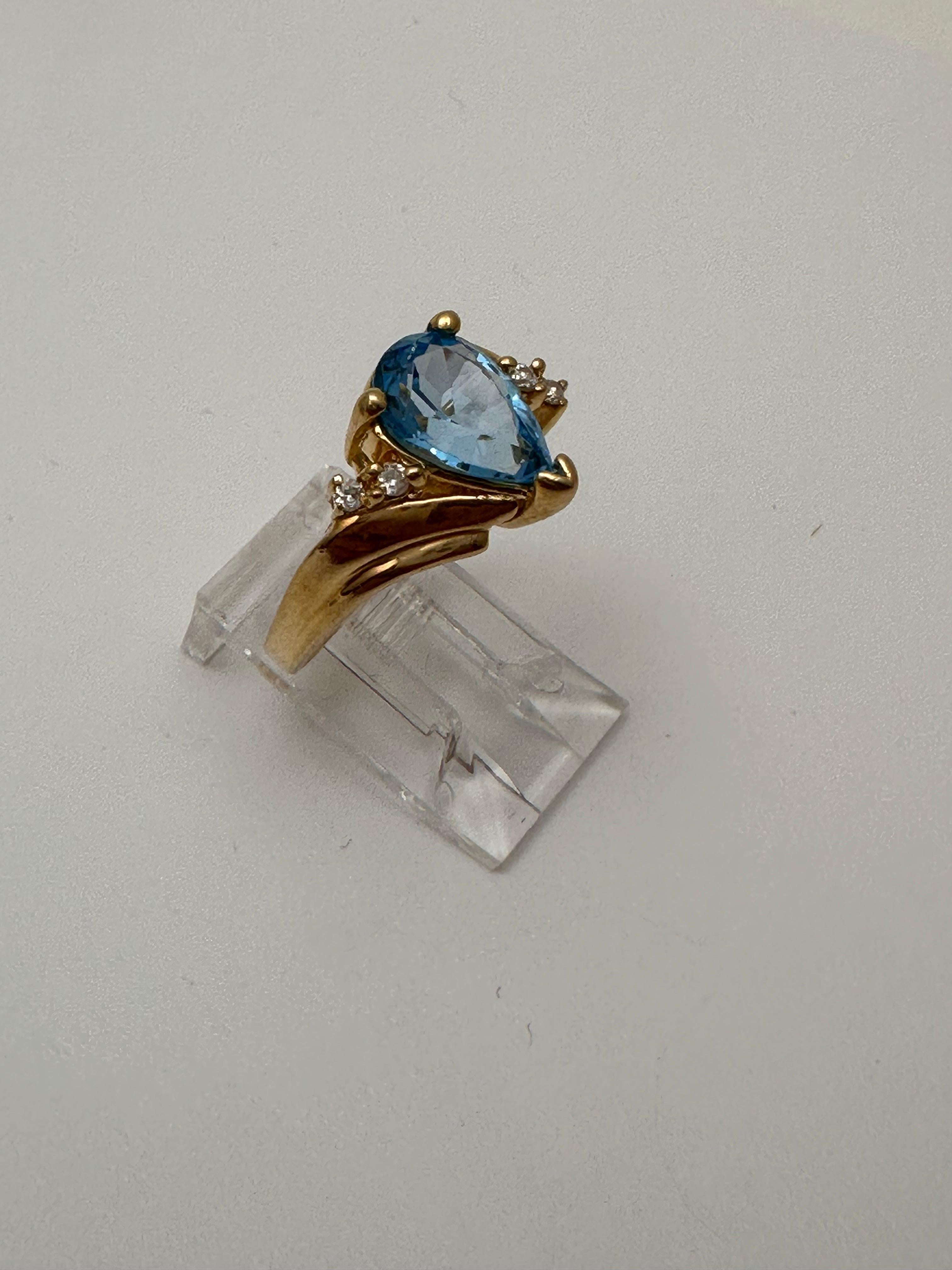 Women's 14k Yellow Gold 6.7mm x 10mm Pear Blue Topaz 4 Round Diamond Ring Size 6 1/2 For Sale