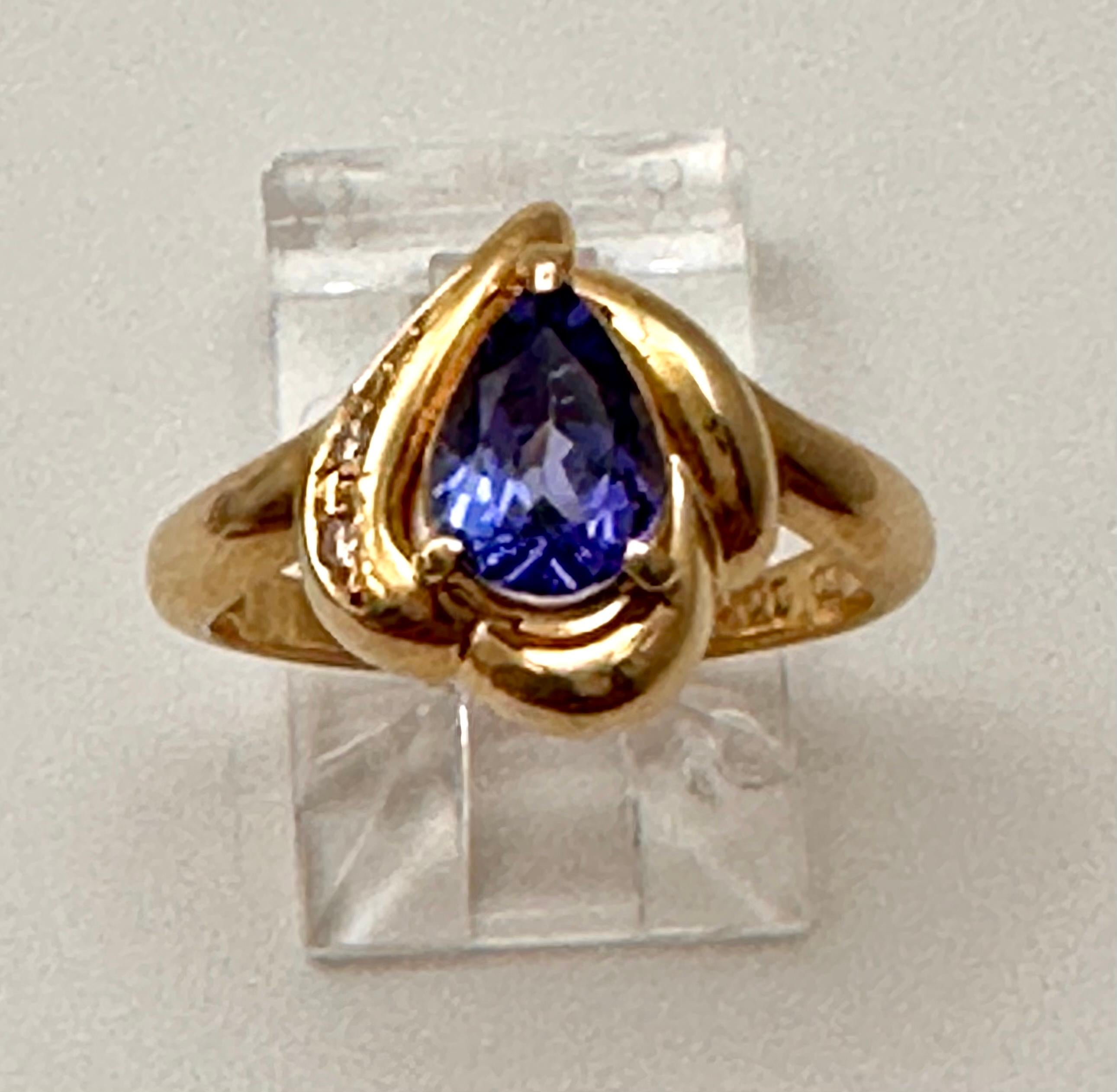 14k Yellow Gold 6mm x 8mm Pear Tanzanite ~ 2 ~ Side Diamonds ~ Ring Size 6 1/2 For Sale 1