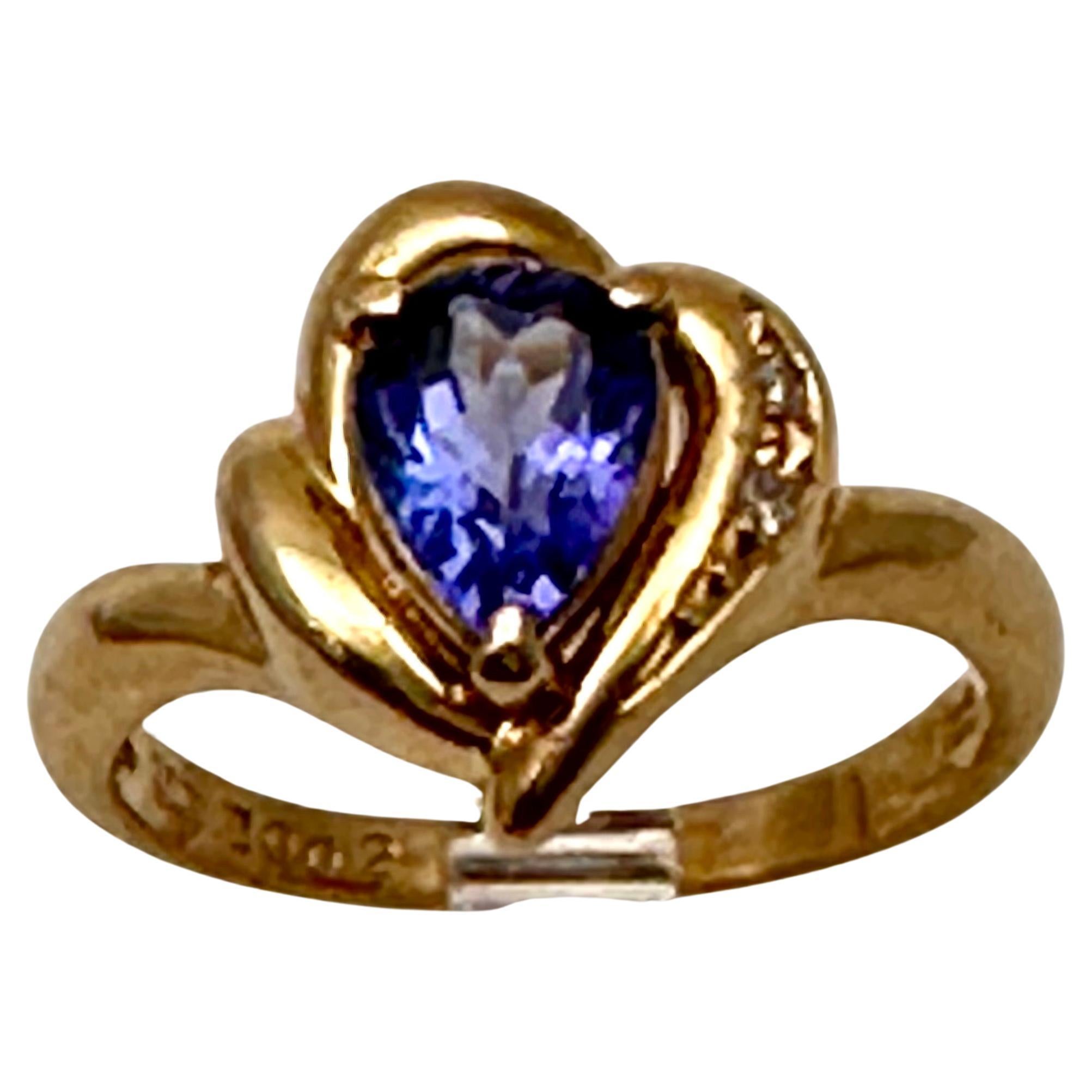 14k Yellow Gold 6mm x 8mm Pear Tanzanite ~ 2 ~ Side Diamonds ~ Ring Size 6 1/2 For Sale