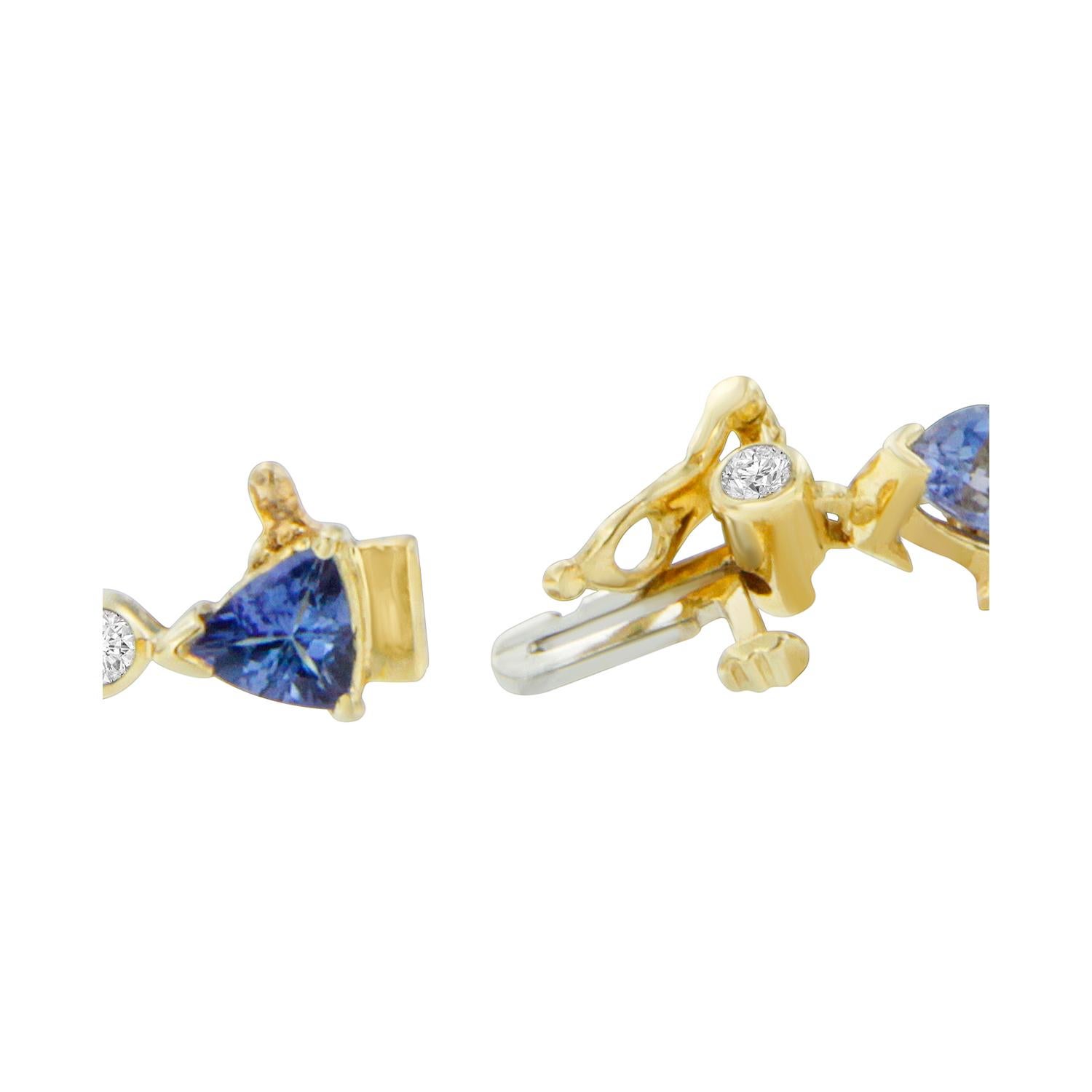 Contemporary 14K Yellow Gold 7/8 Carat Diamond and Blue Triangle Tanzanite Bracelet For Sale