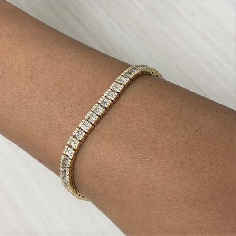 Contemporary 14K Yellow Gold Diamond Baguette & Round 3.25ct Bracelet for Her For Sale