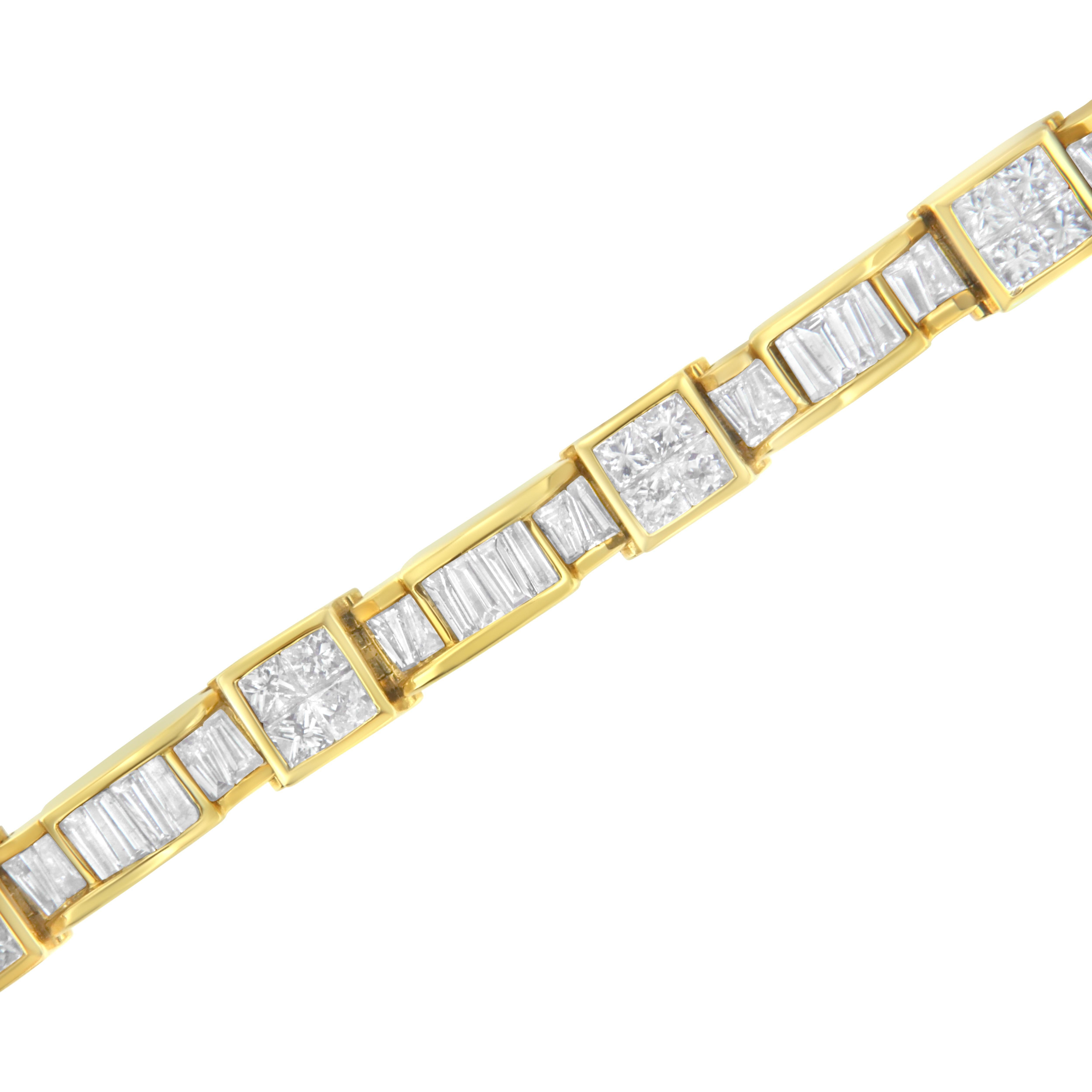 Contemporary 14K Yellow Gold 7.00 Carat Princess and Baguette Cut Diamond Cube Link Bracelet For Sale