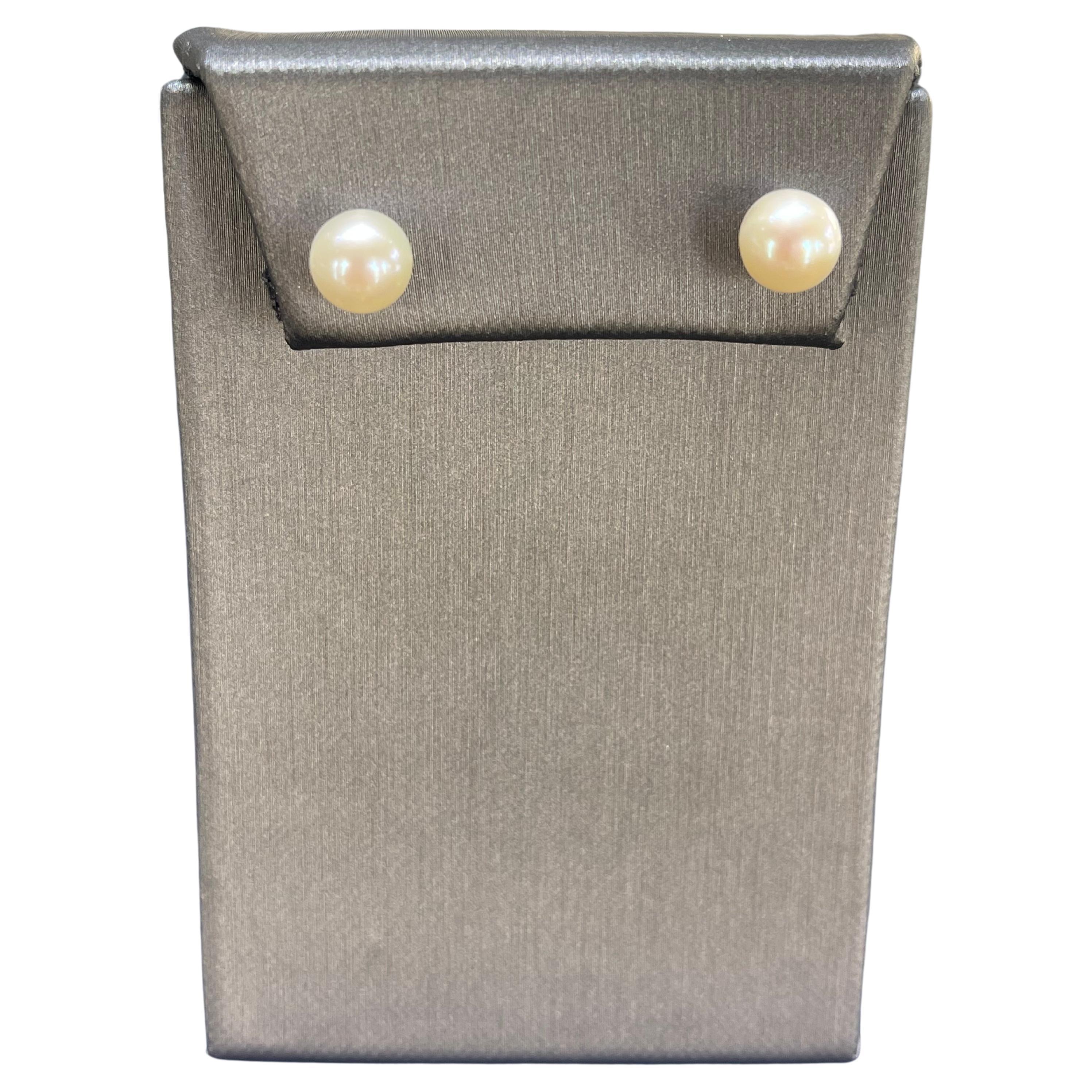 14k Yellow Gold Freshwater Cultured White Pearl Stud Earrings (5mm)