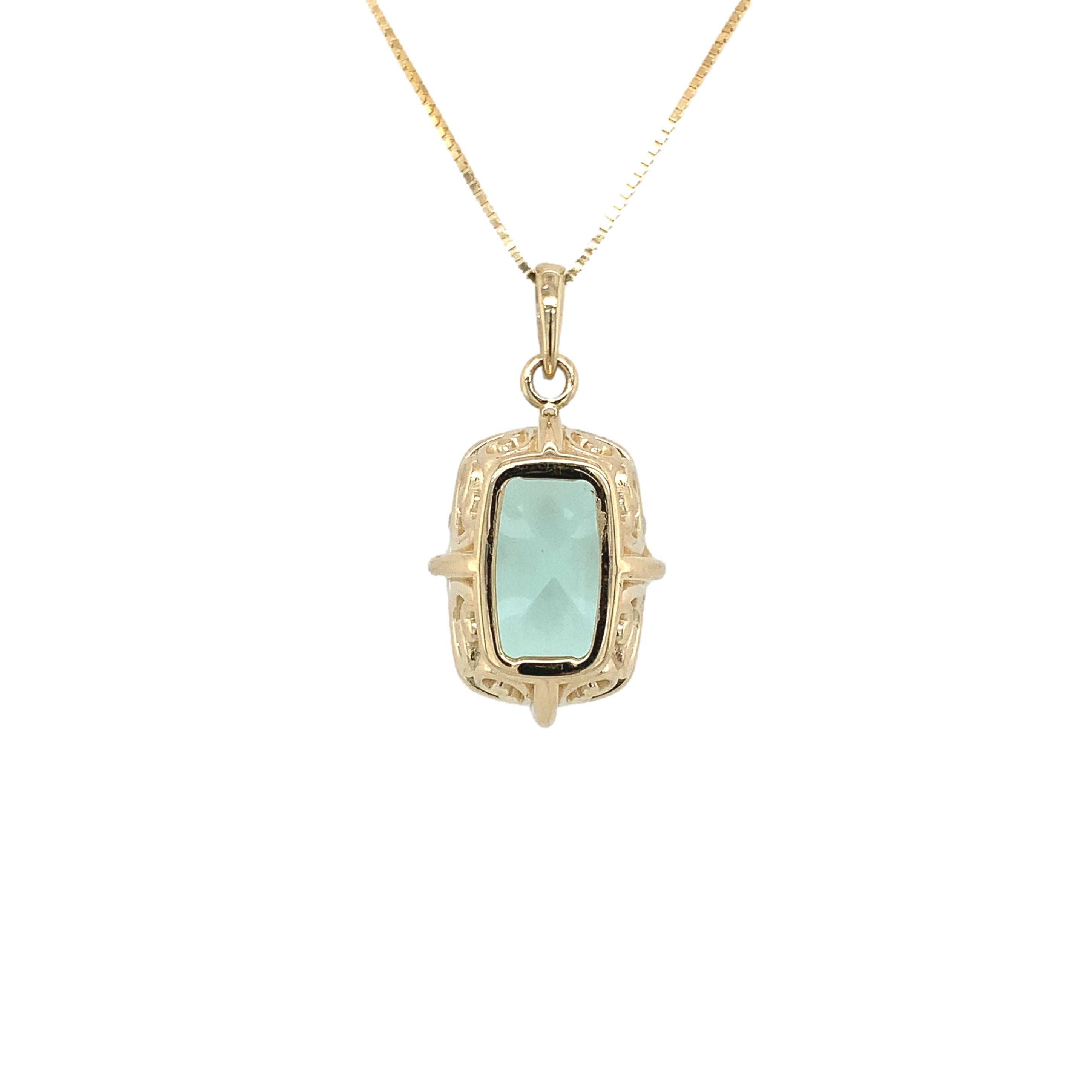 14 Karat Gelbgold 7,23 Karat Antiker Aquamarin-Anhänger im Kissenschliff mit Kette (Moderne)