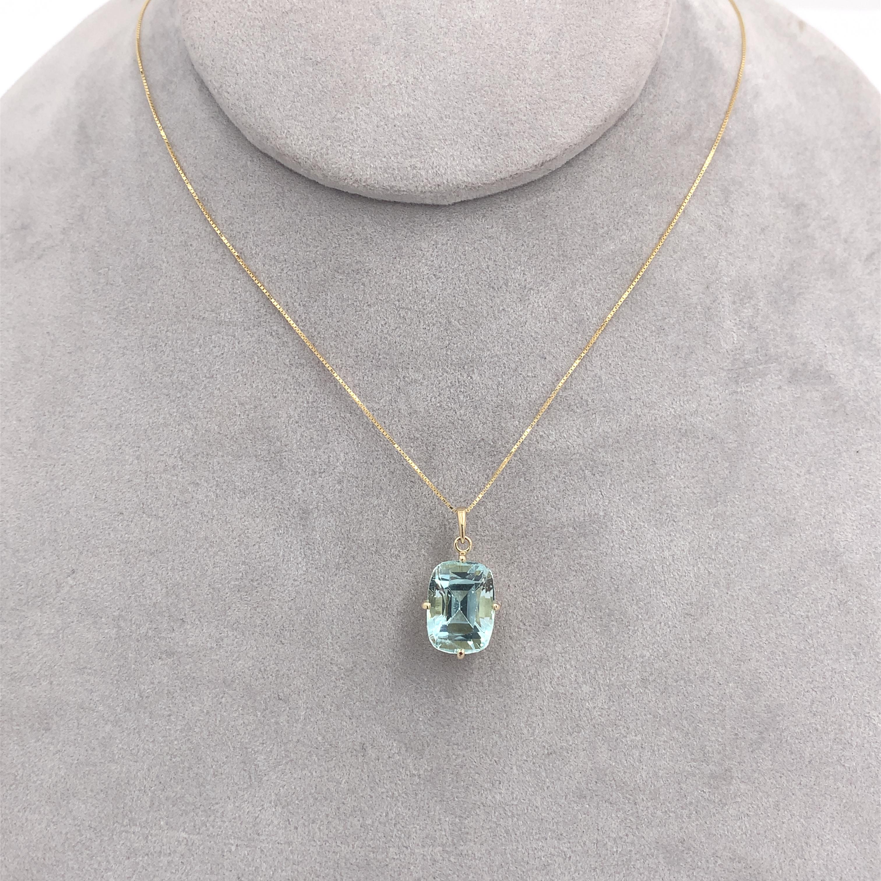 14 Karat Gelbgold 7,23 Karat Antiker Aquamarin-Anhänger im Kissenschliff mit Kette Damen