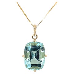 14 Karat Gelbgold 7,23 Karat Antiker Aquamarin-Anhänger im Kissenschliff mit Kette