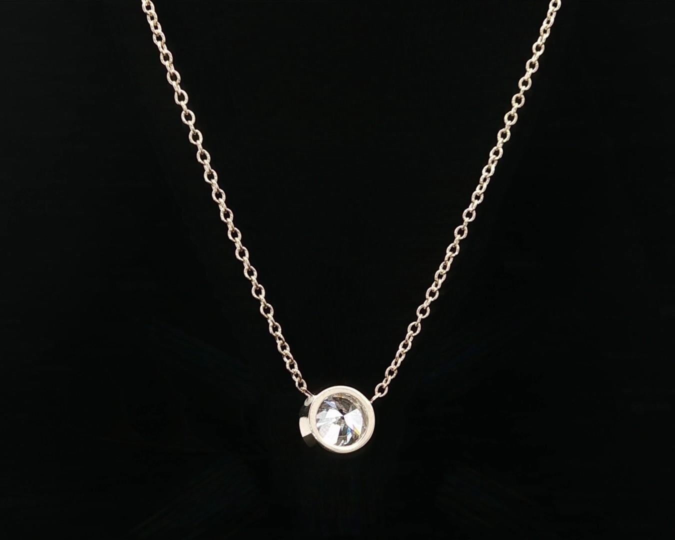Taille brillant Collier à chaîne ajustable en or jaune 14k, diamant solitaire à chaton de 0,76ctw en vente