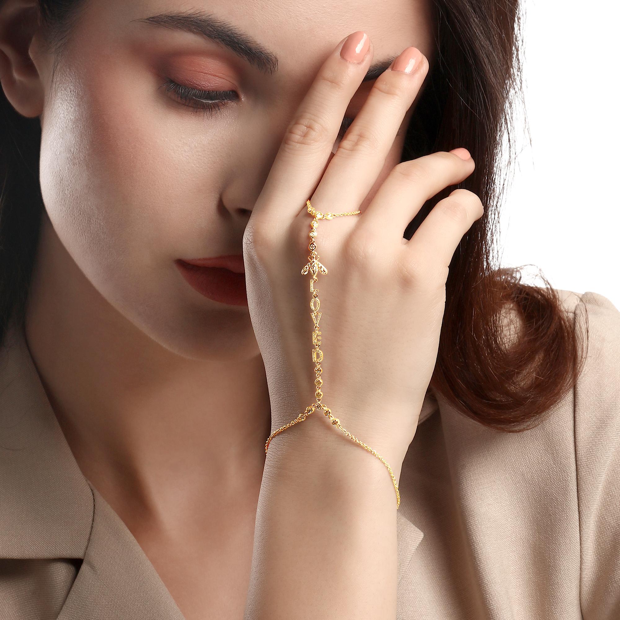 Charme à la main en or 14 carats avec 78 diamants Neuf - En vente à Los Angeles, CA
