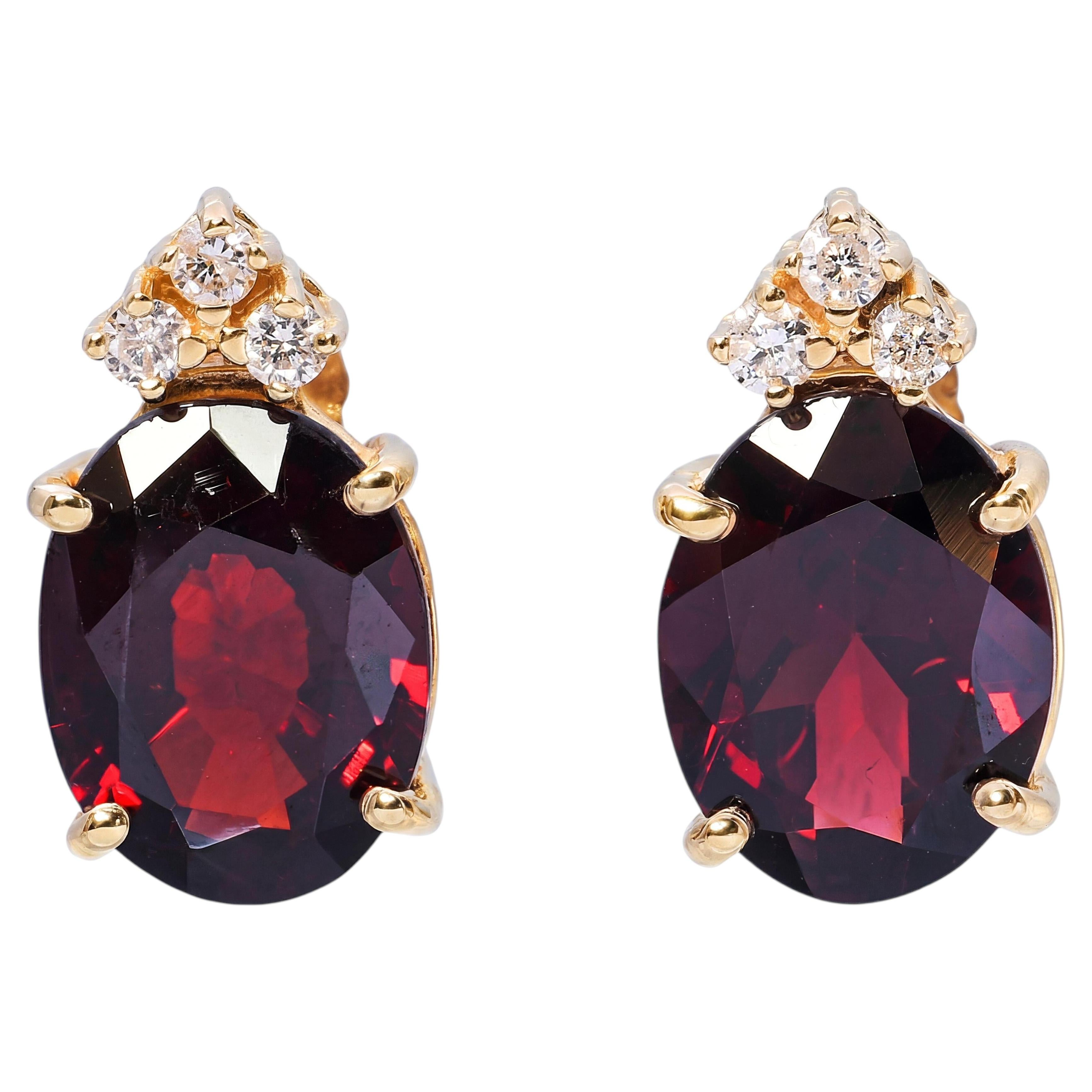 14k Yellow Gold 7.90ctw Garnet & Diamond Cluster Stud Earrings