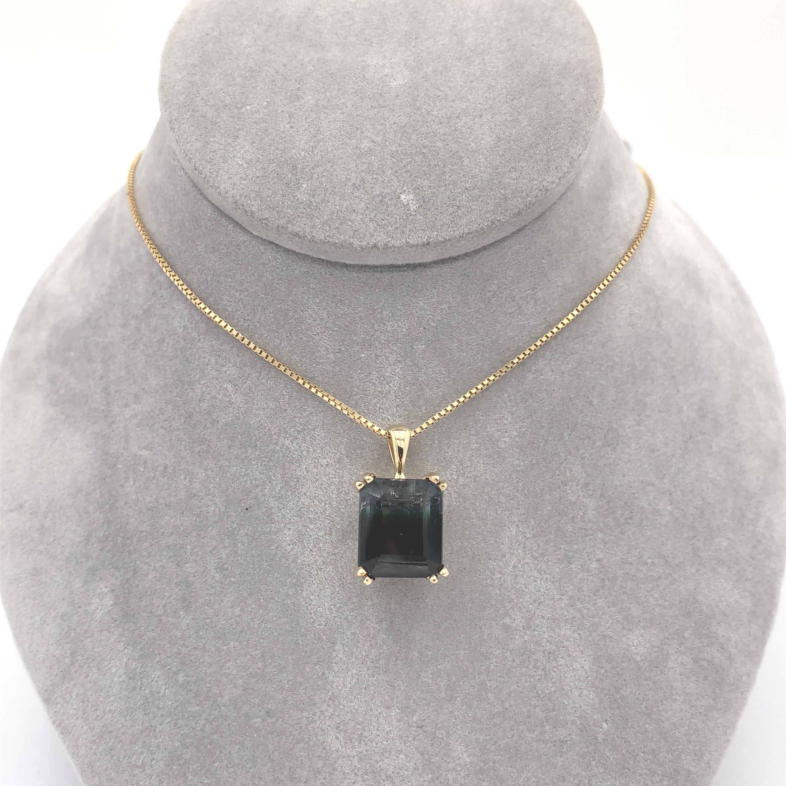 Women's 14K Yellow Gold 7.92 carat Bi-Color Tourmaline Pendant with chain For Sale