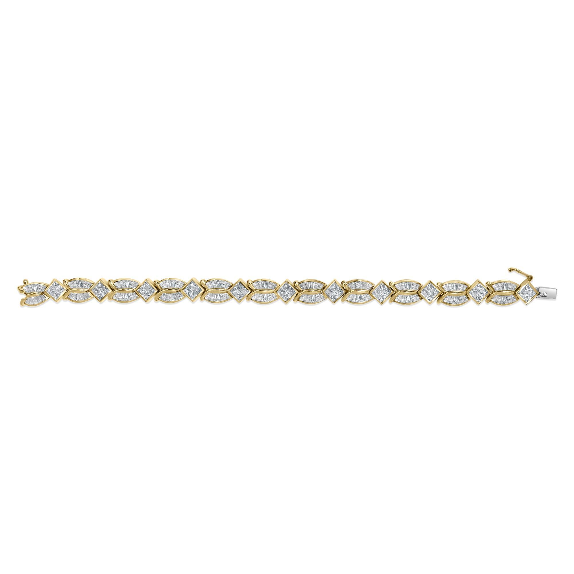 Moderne Bracelet à maillons torsadés géométriques en or jaune 14K 8 1/5 Cttw Diamond en vente
