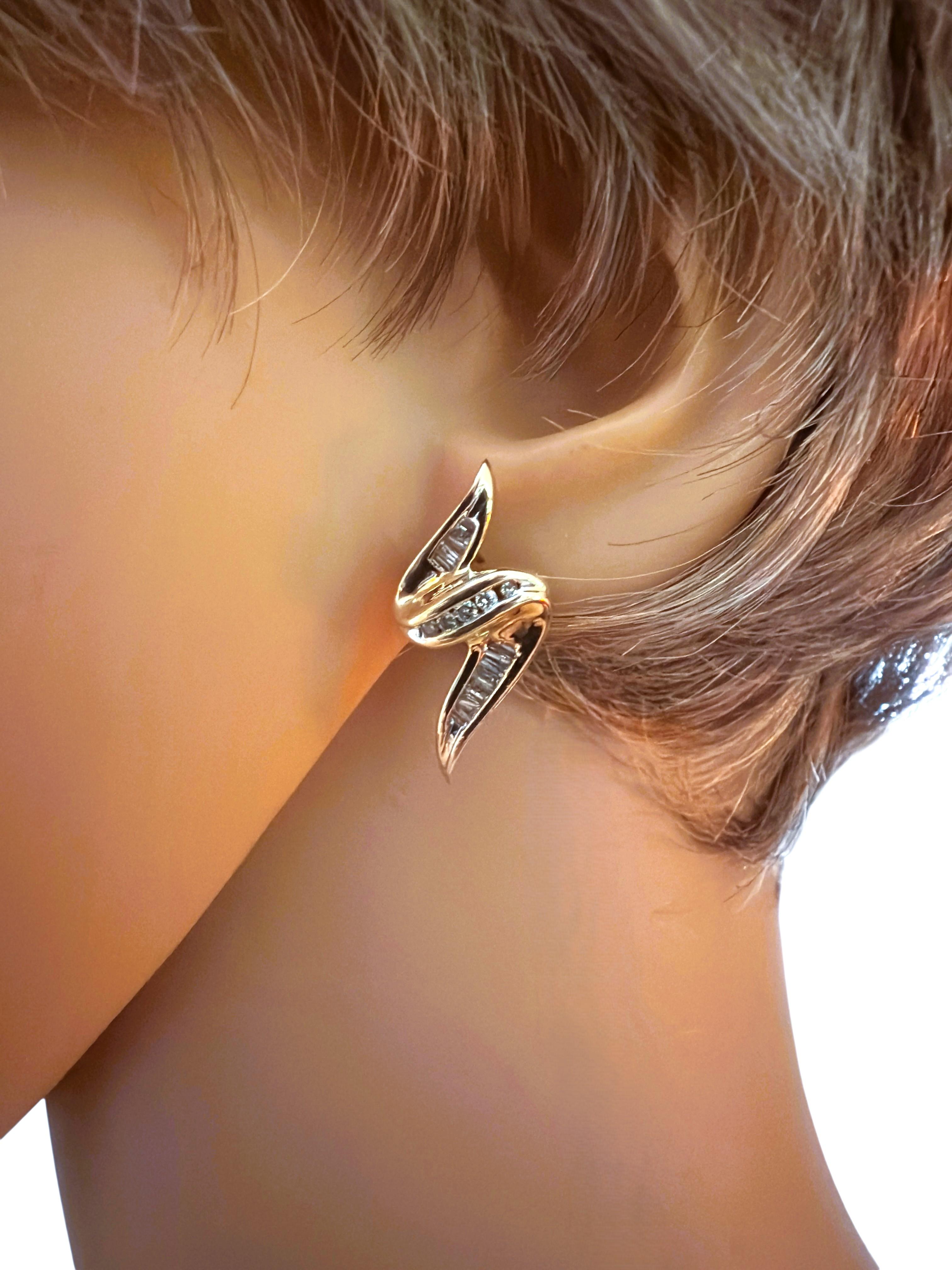 14K Yellow Gold .80 Carat Baguette & Brilliant Cut Diamond Abstract Post Earring For Sale 5