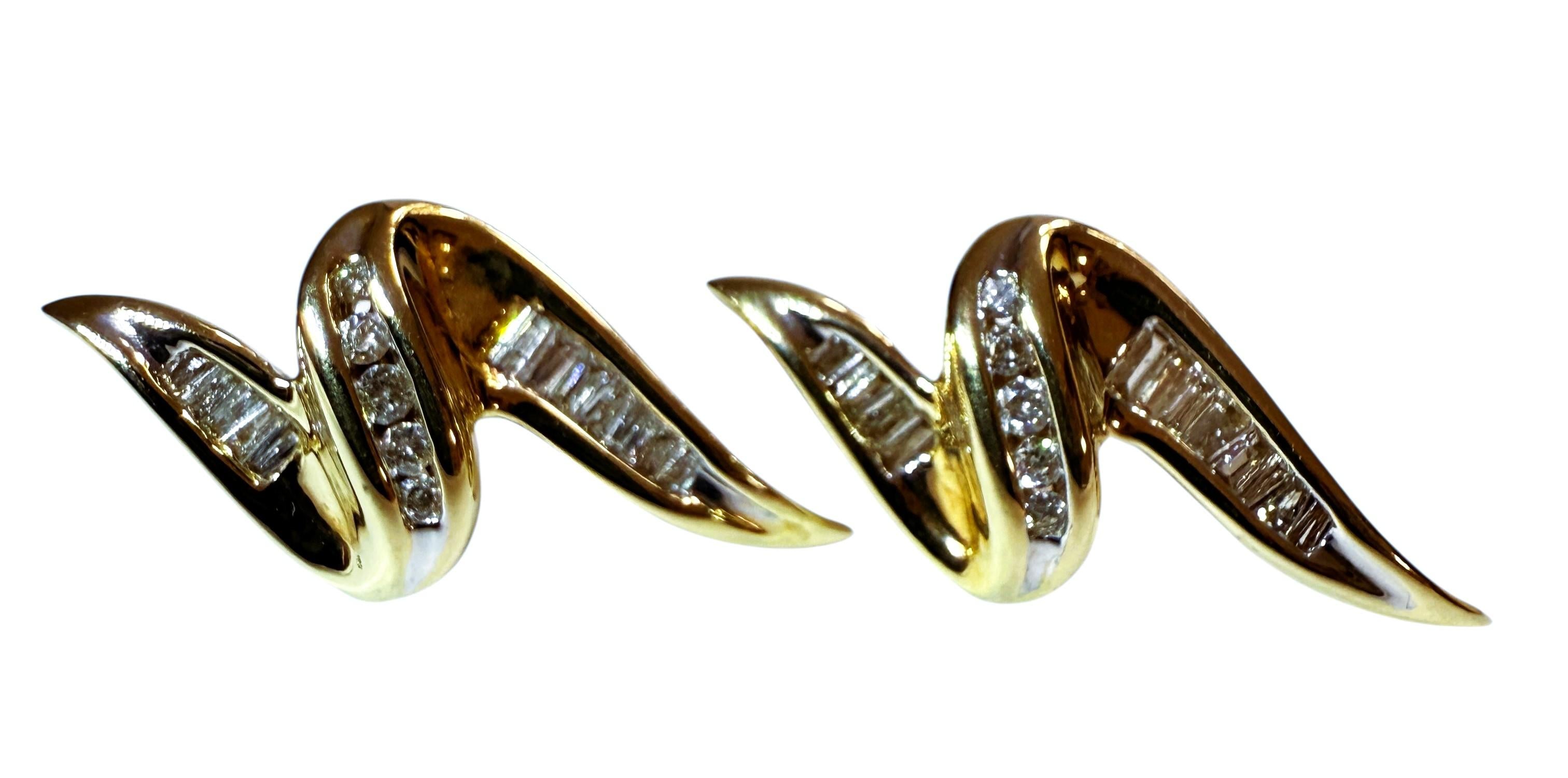 14K Yellow Gold .80 Carat Baguette & Brilliant Cut Diamond Abstract Post Earring For Sale 1