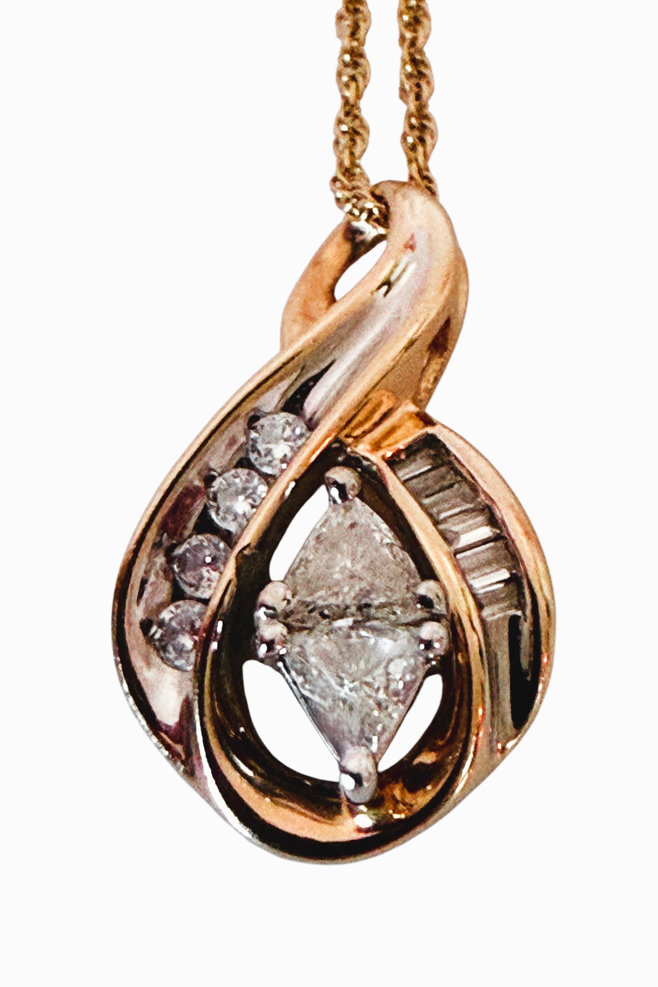 Taille trillion Collier en or jaune 14K avec pendentif en diamant trillion de 0,80 carat 18 pouces en vente